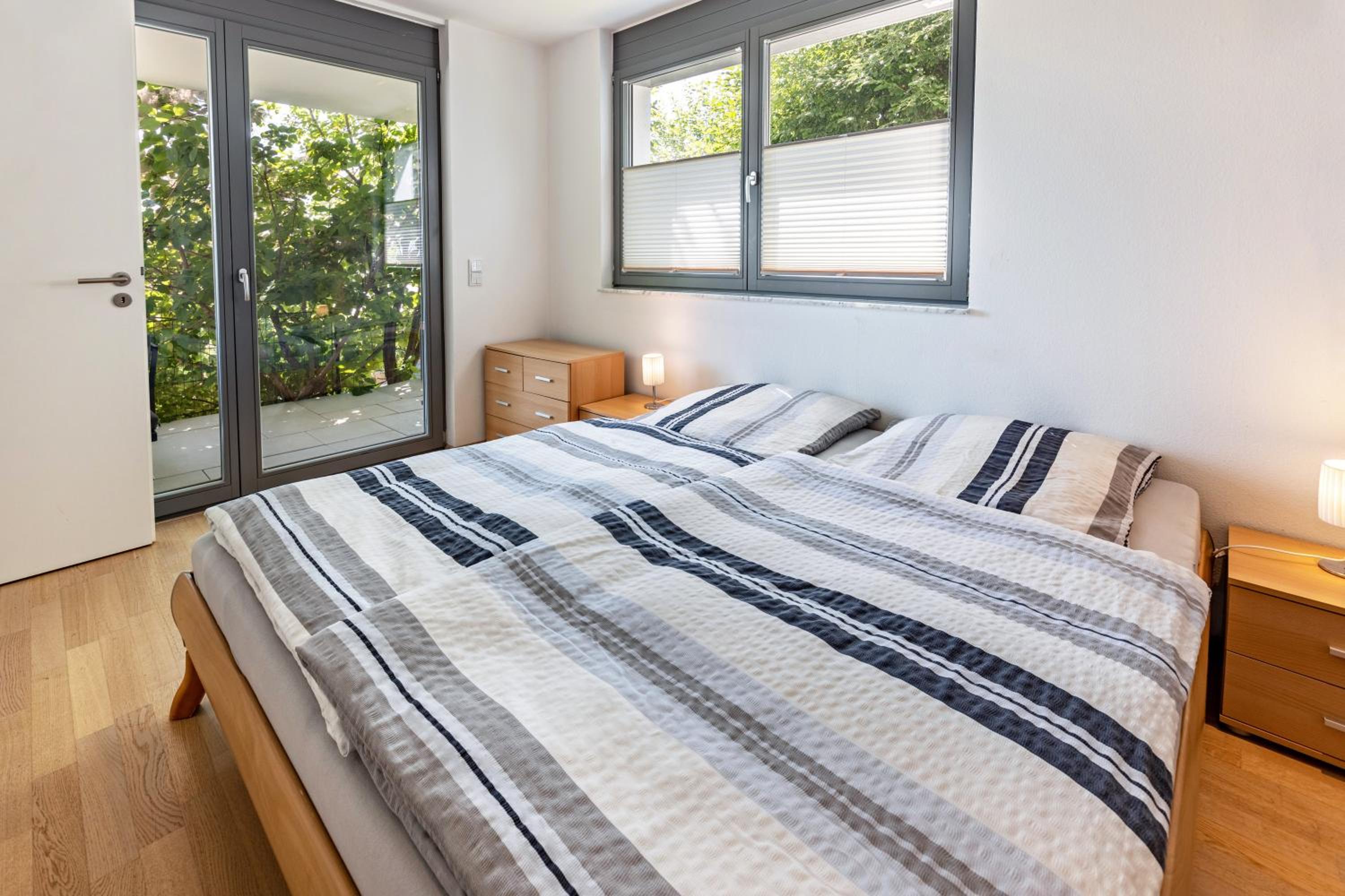 One-Bedroom Apartment with Lake View photo 3
