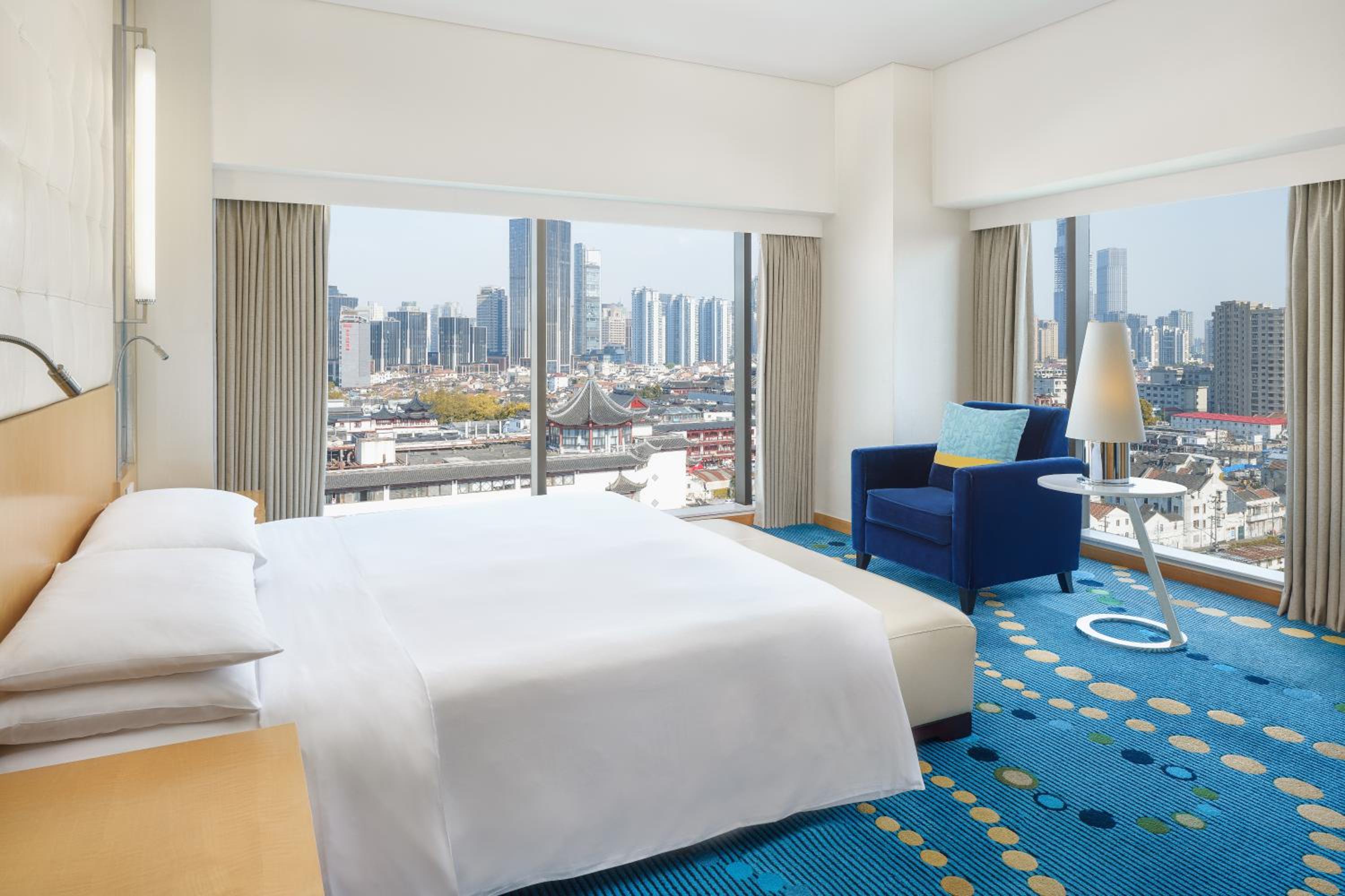 Suite with Bund River View - Club Lounge Access