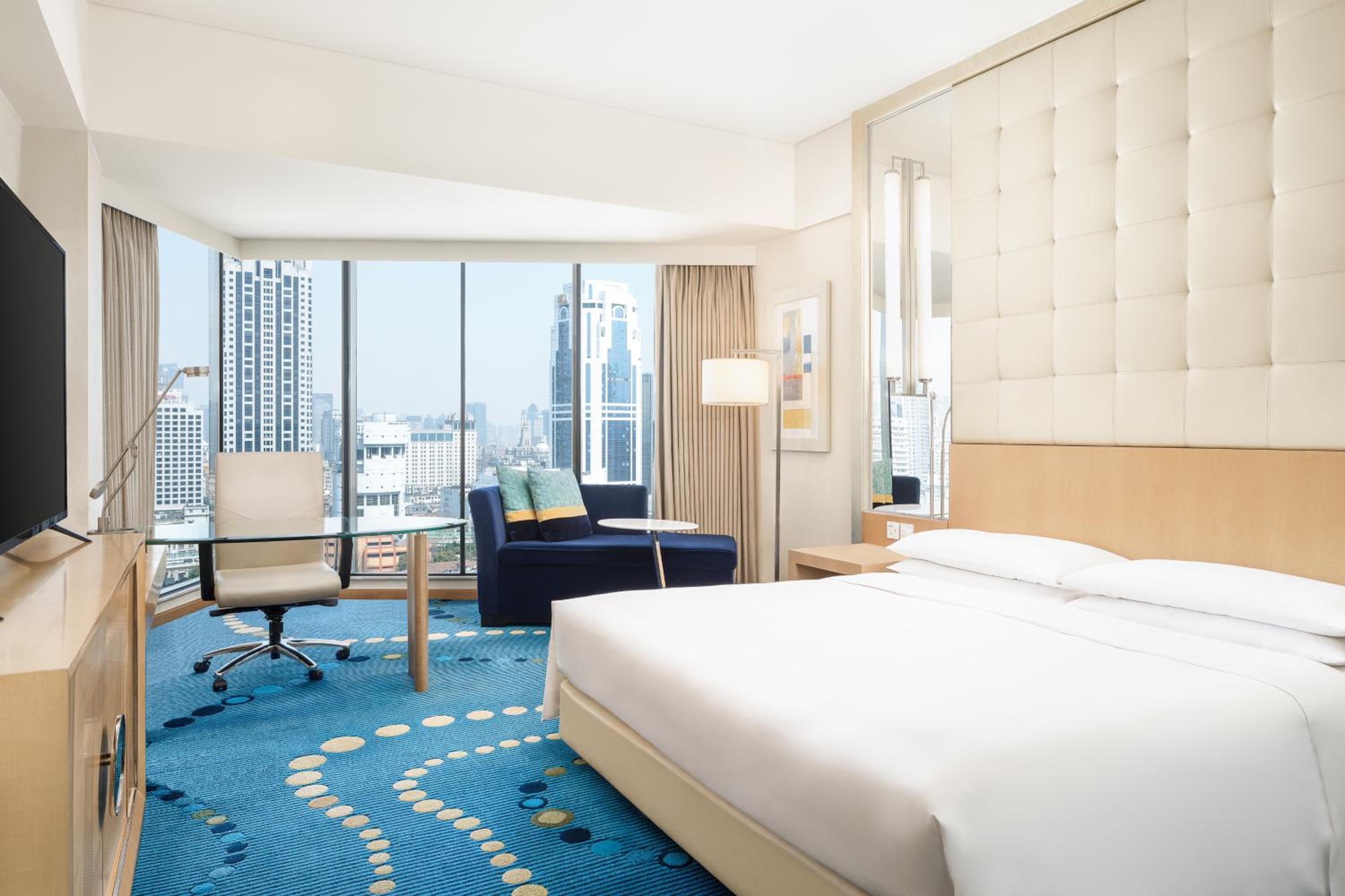 Bund River View Club King Room