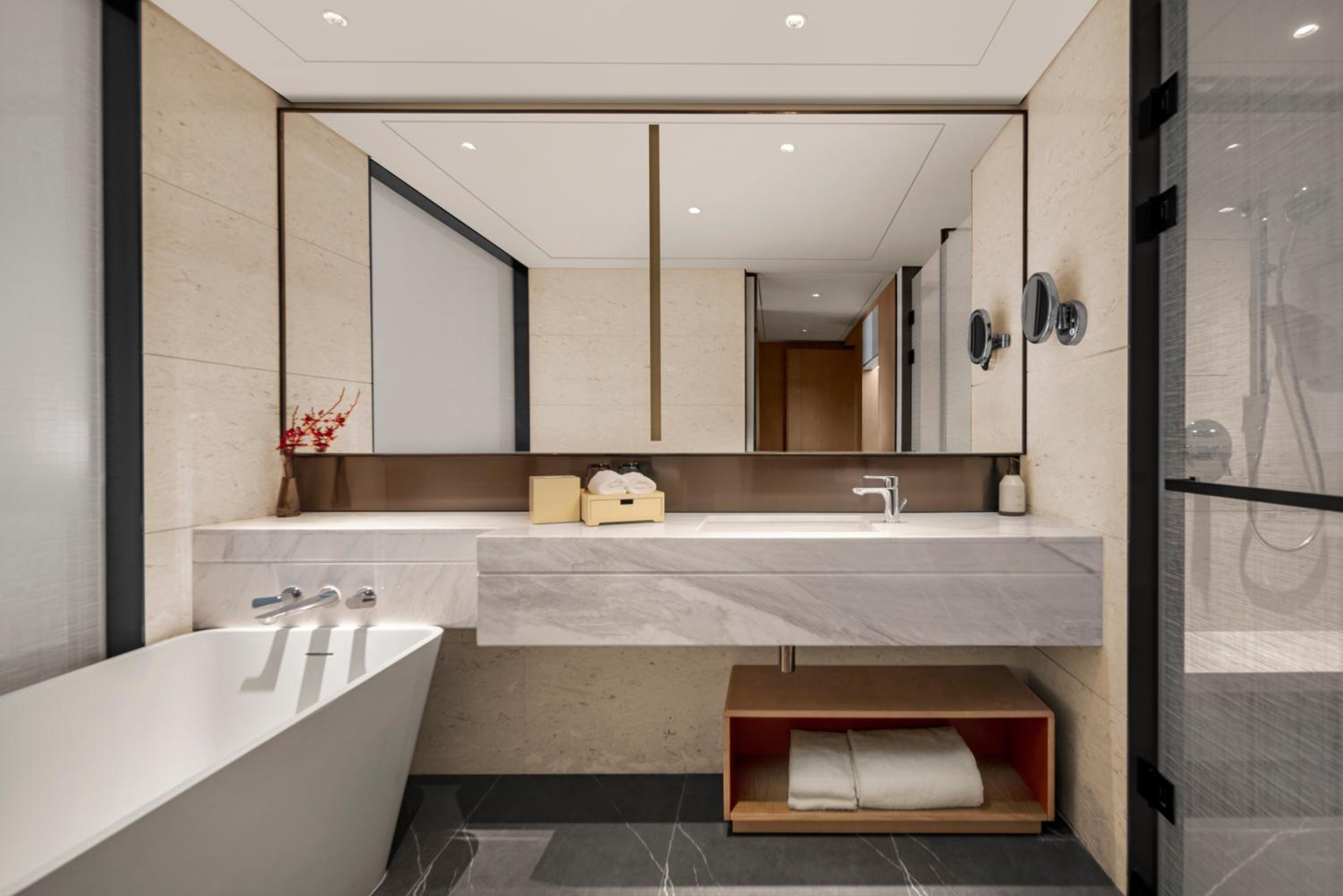 Premier King suite with Lounge Access - Photo 3