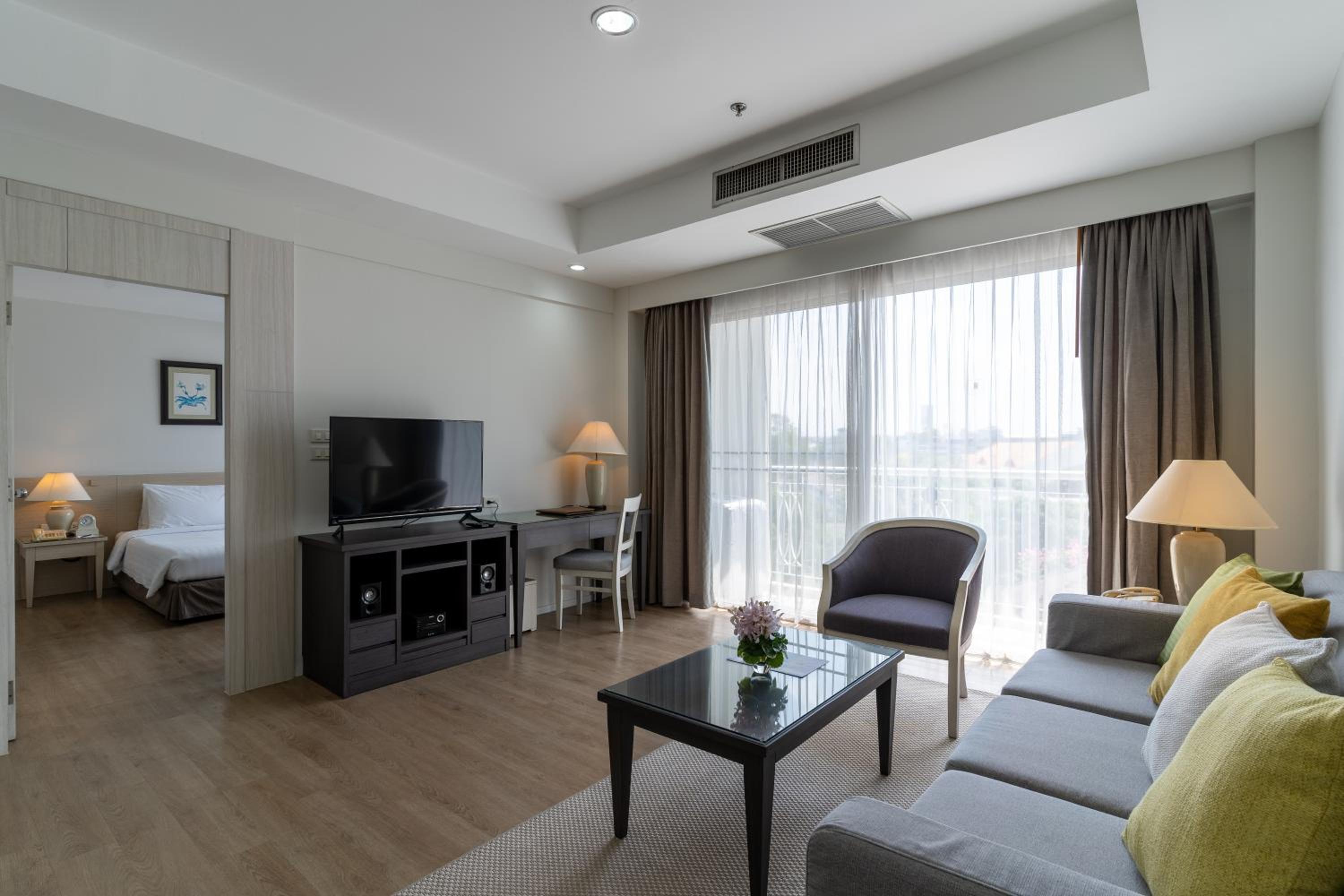 One-Bedroom Suite photo 2
