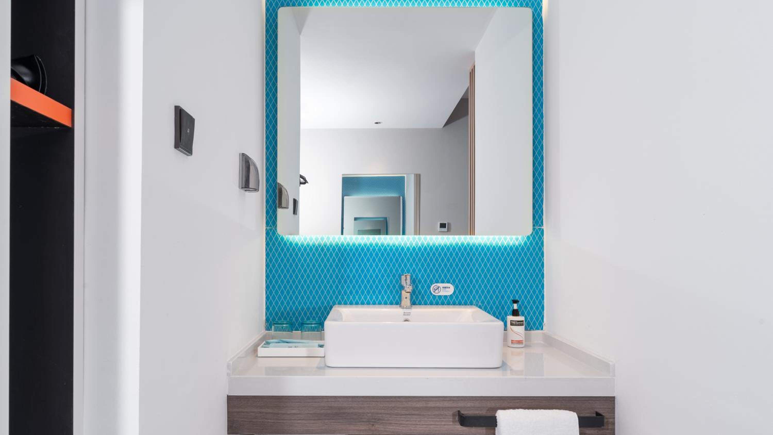 Standard Twin Room with Extra Floor Space - Photo 6