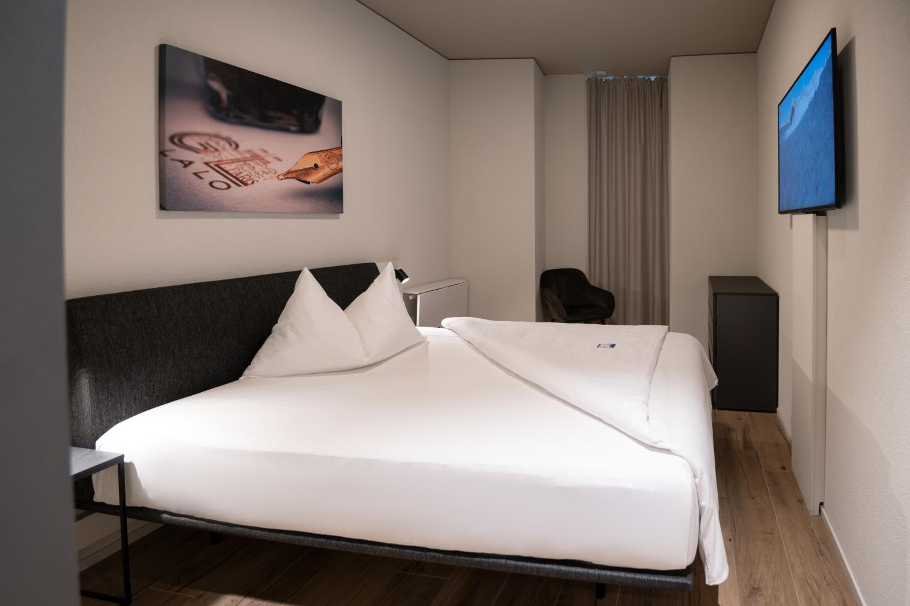 Standard Single Room with Little Natural Light and A/C