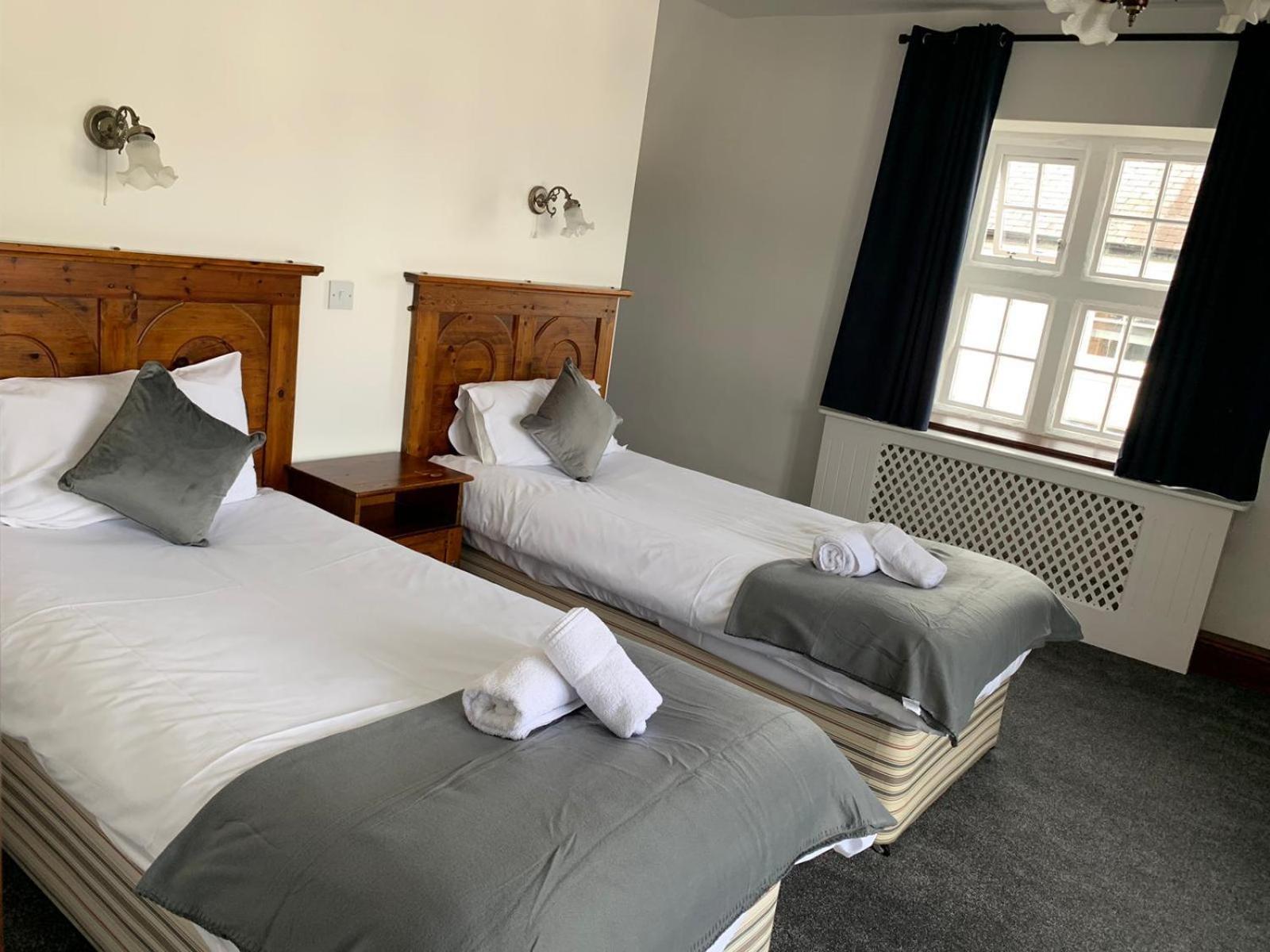 Standard Twin Room - Photo 6