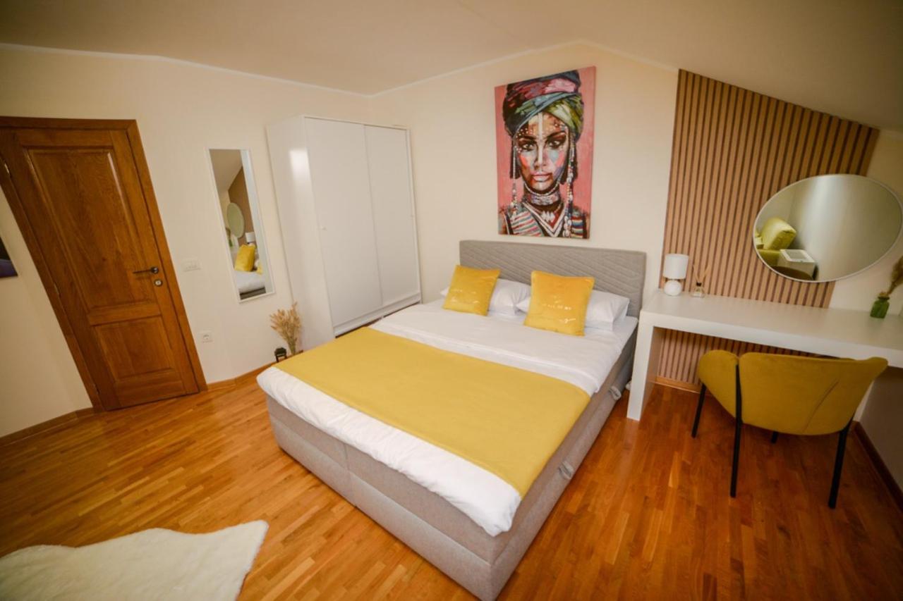 Deluxe Double Room (2 Adults + 1 Child) photo 3