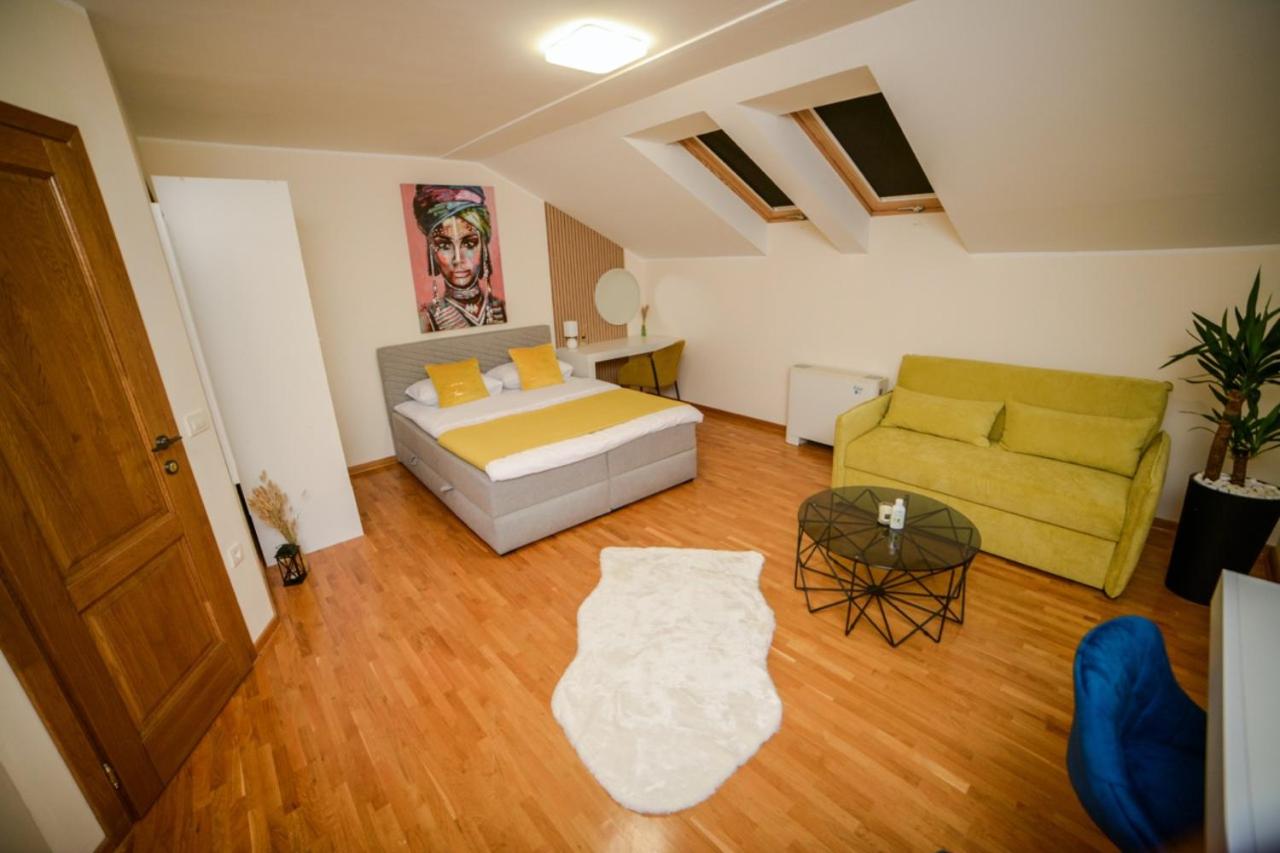 Deluxe Double Room (2 Adults + 1 Child) photo 2