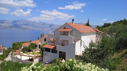 Apartment with Terrace and Sea View