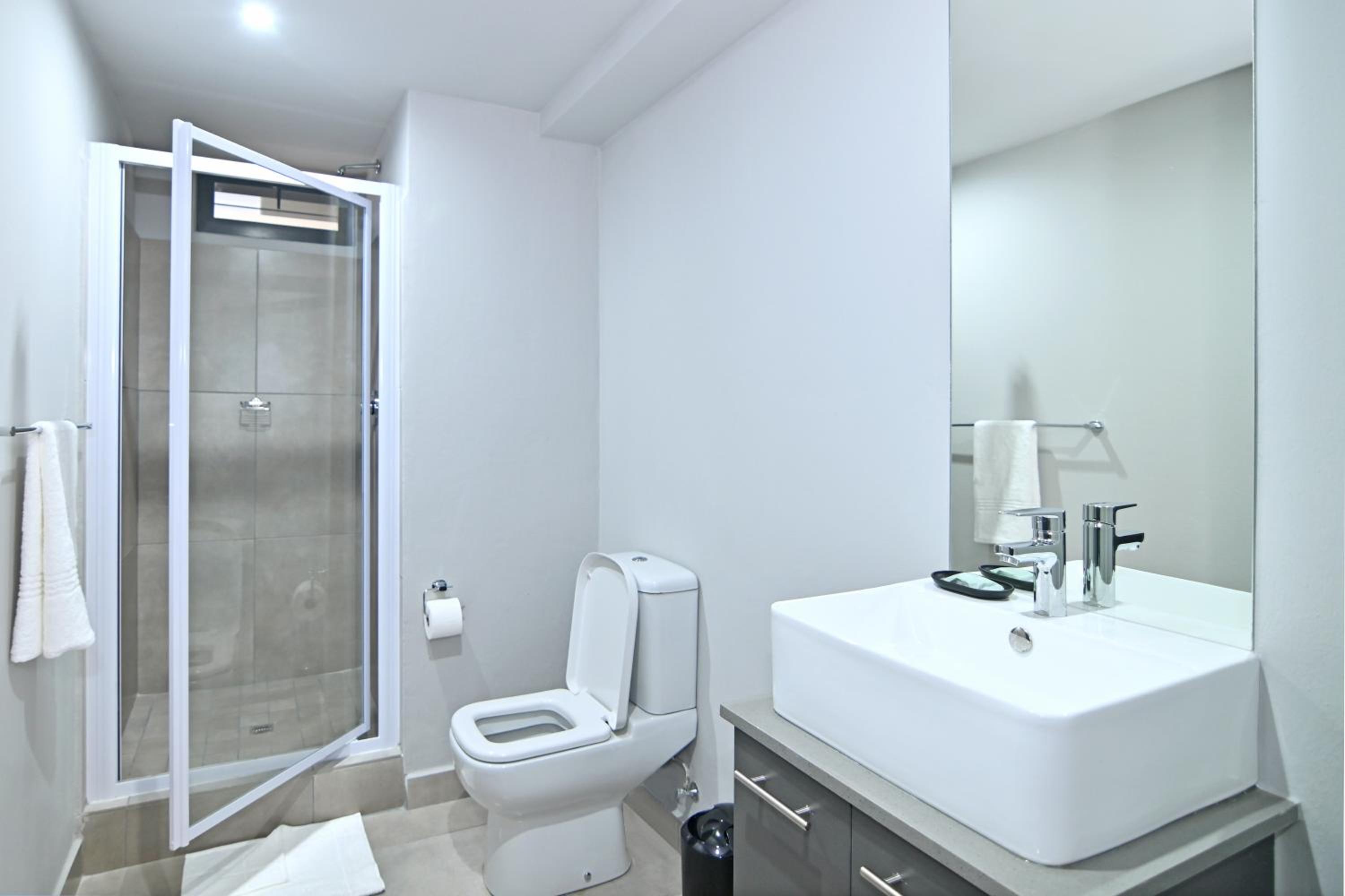 One-Bedroom Apartment - Photo 2