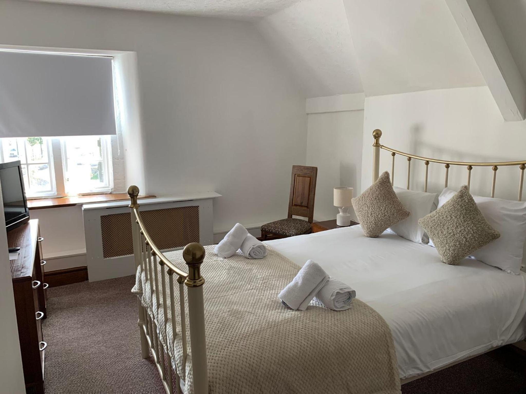 Standard Double Room - Photo 9