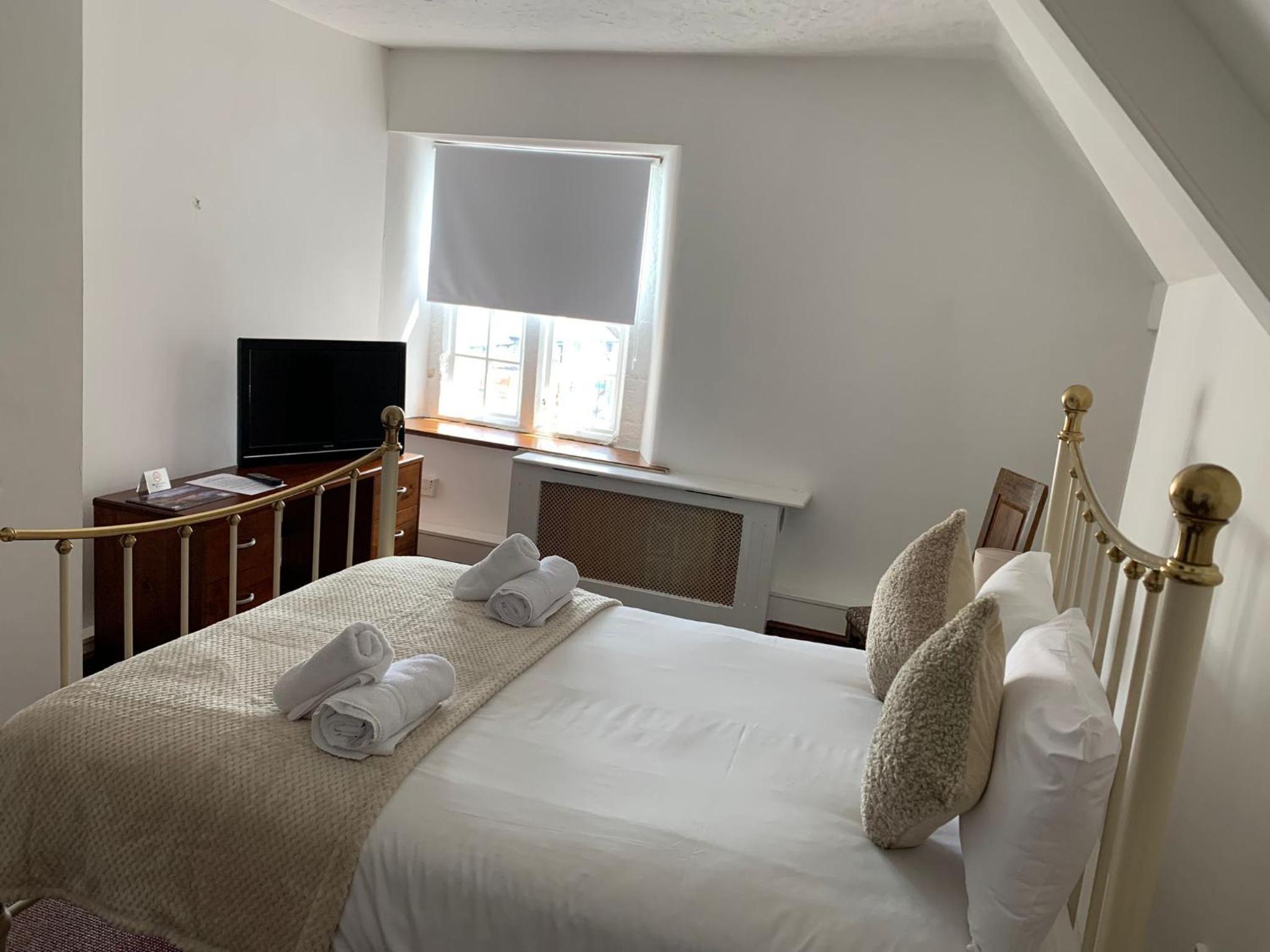 Standard Double Room - Photo 10