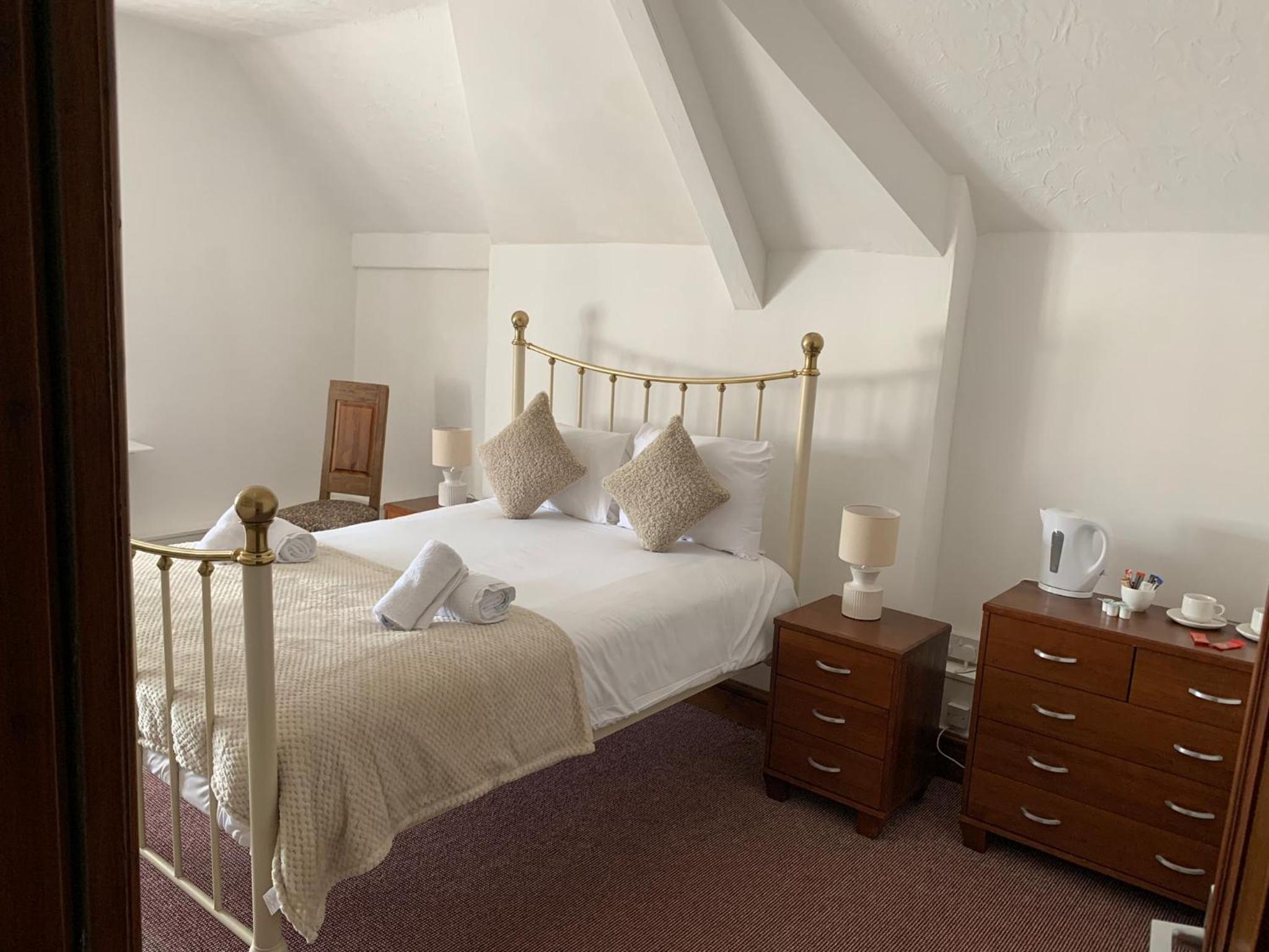 Standard Double Room - Photo 8