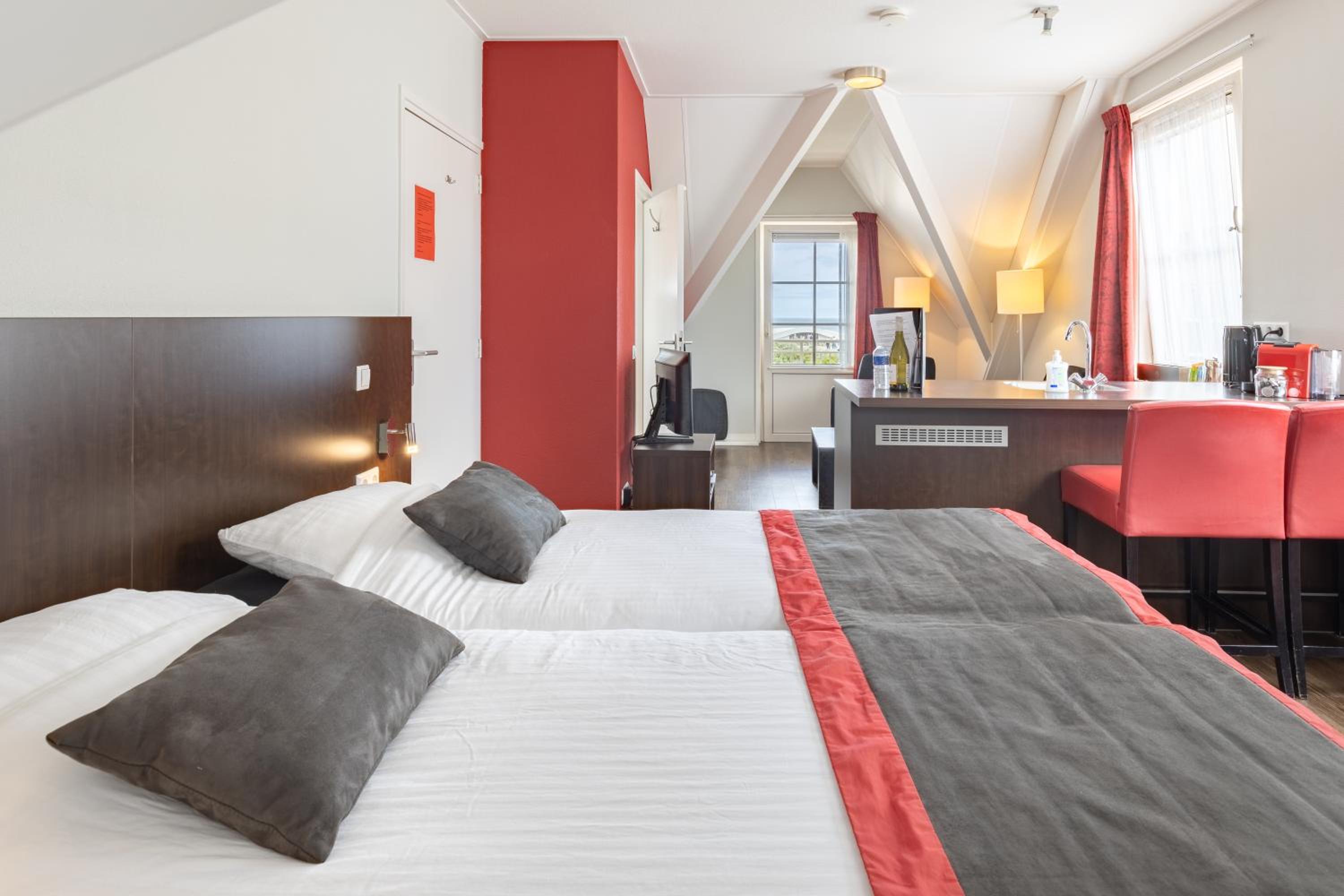 Superior Twin Room with Sea View photo 1