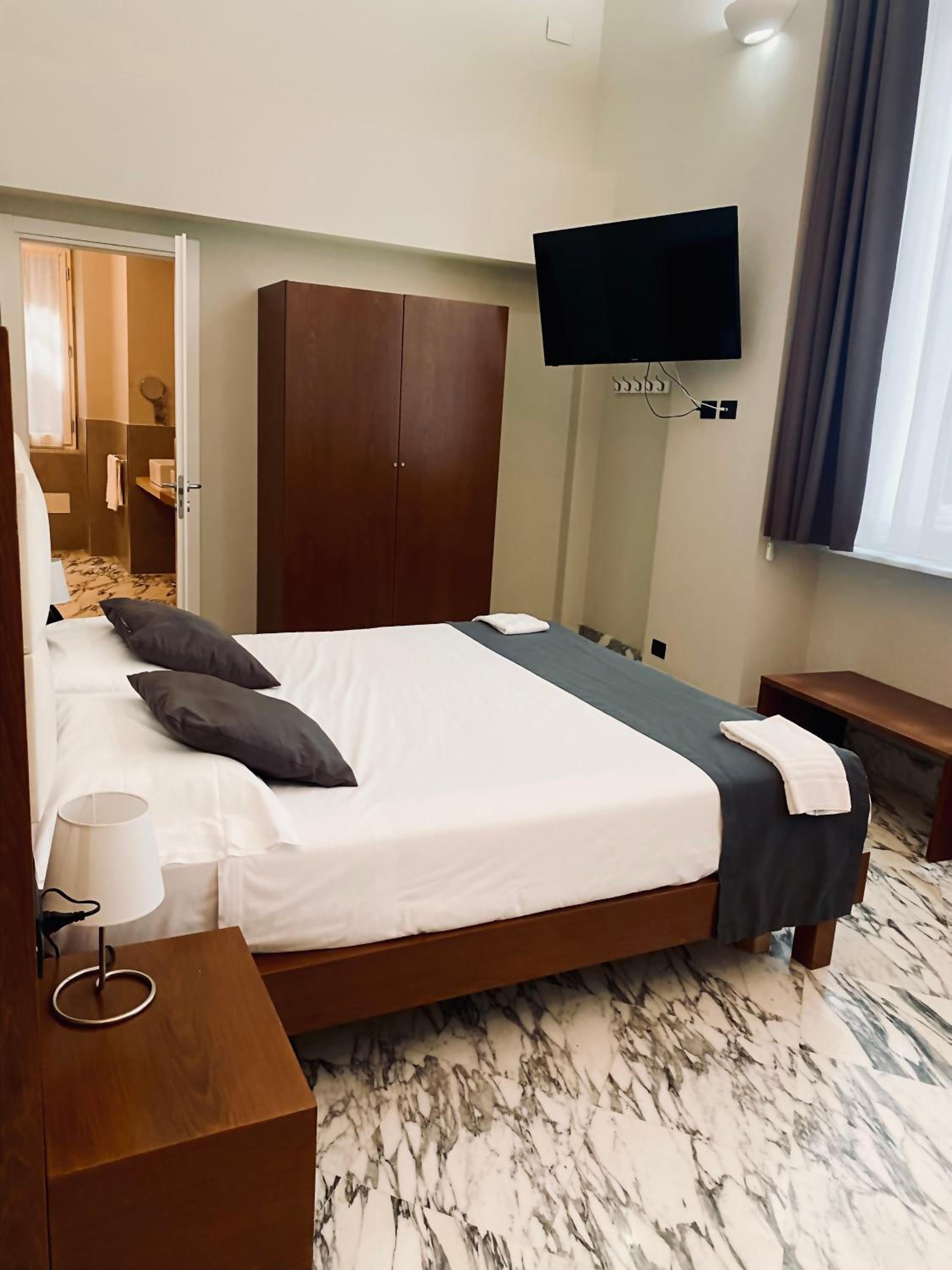 Standard King Room