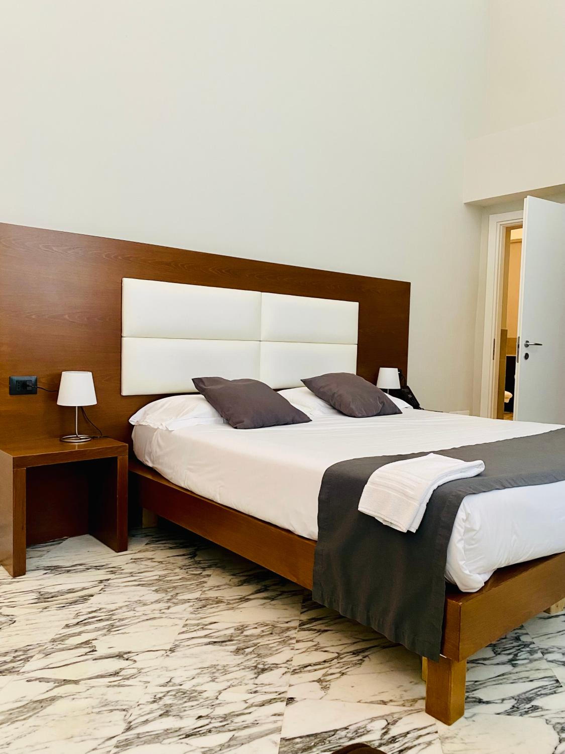 Standard King Room photo 2