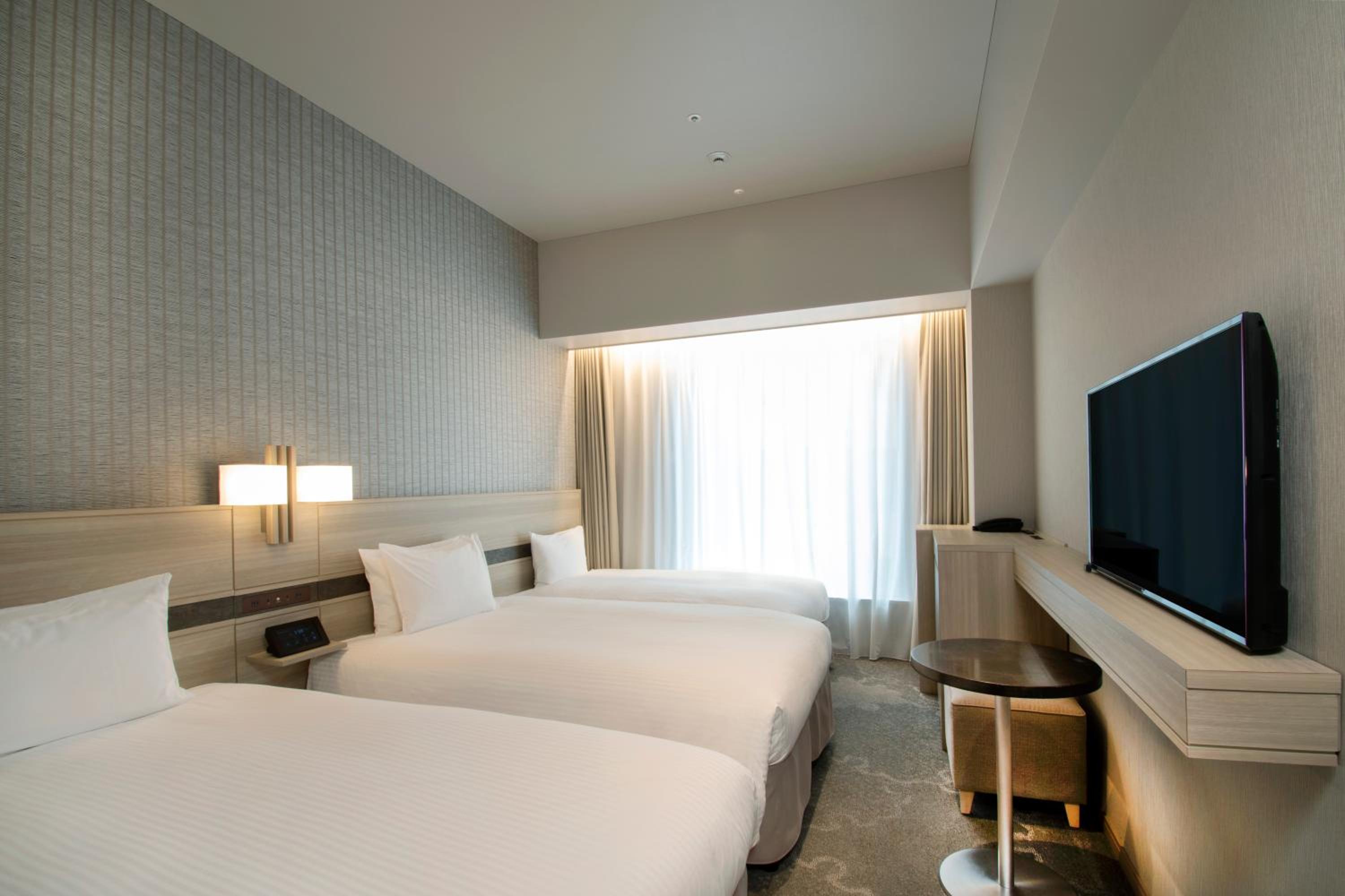 Standard Twin Room with Extra Bed - Non-Smoking photo 1