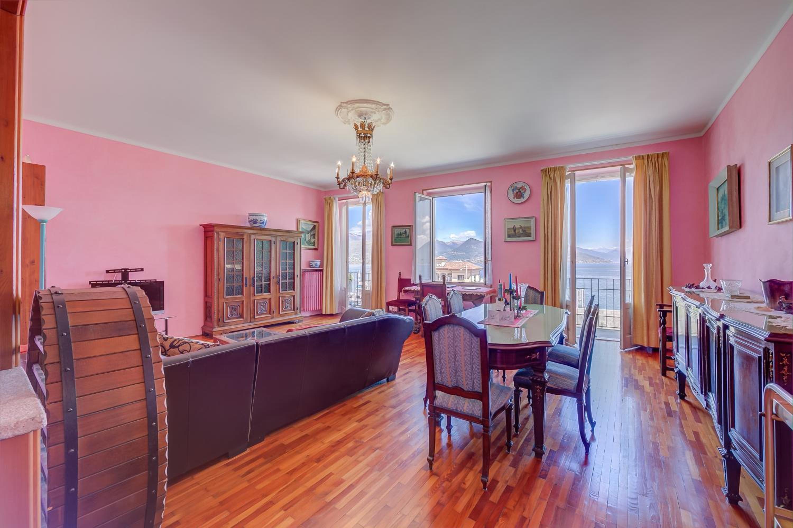 Apartment with Lake View