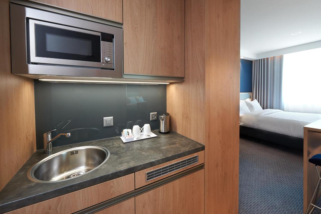 Queen Suite - Photo 6