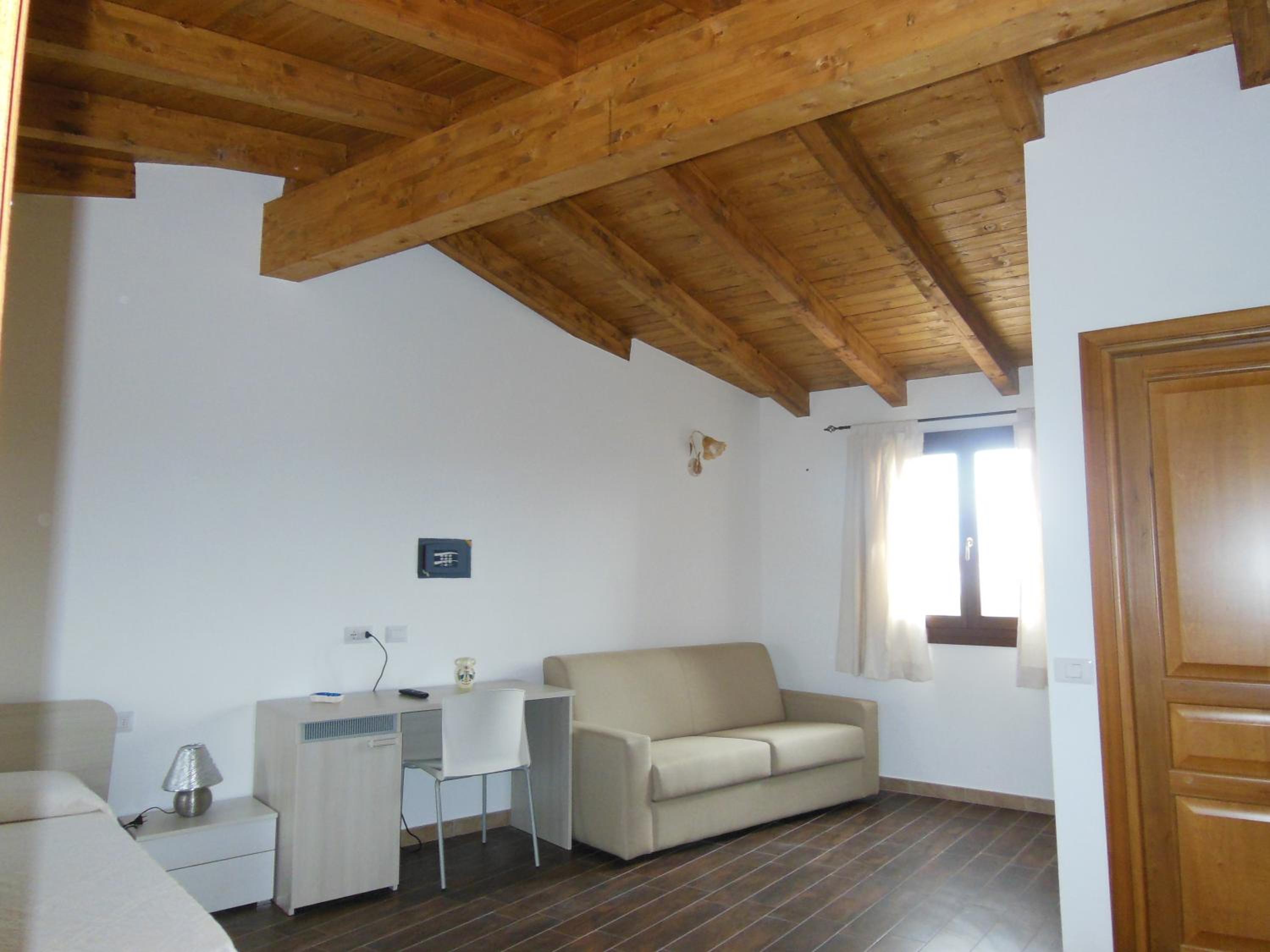 Deluxe Triple Room photo 2