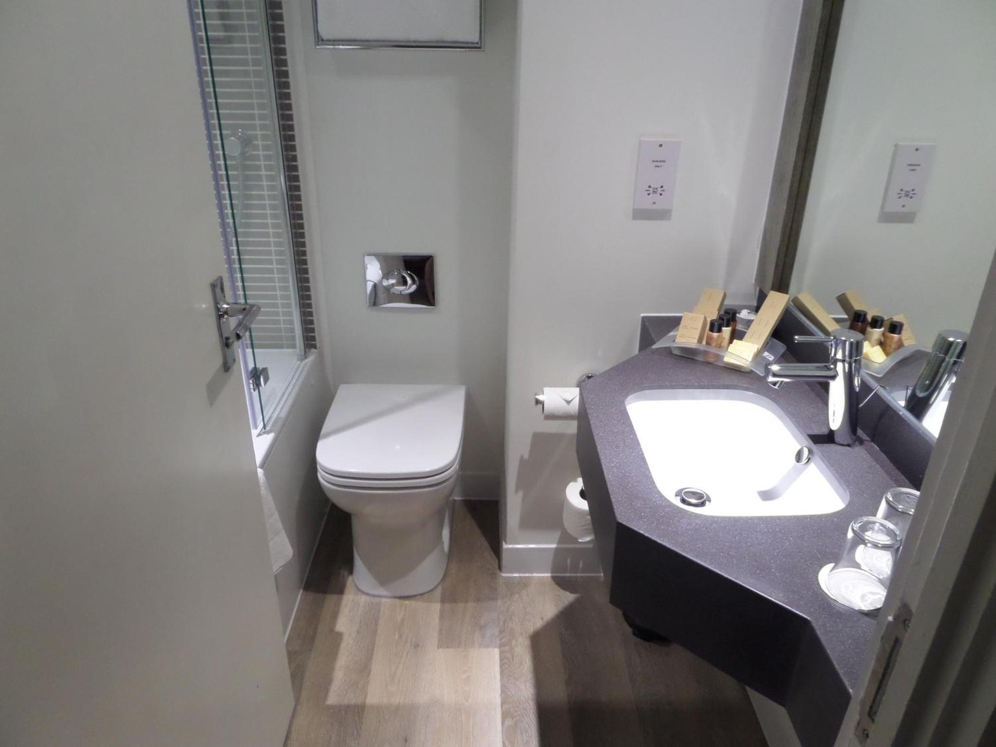 Standard Double Room with Sofa Bed - Photo 6