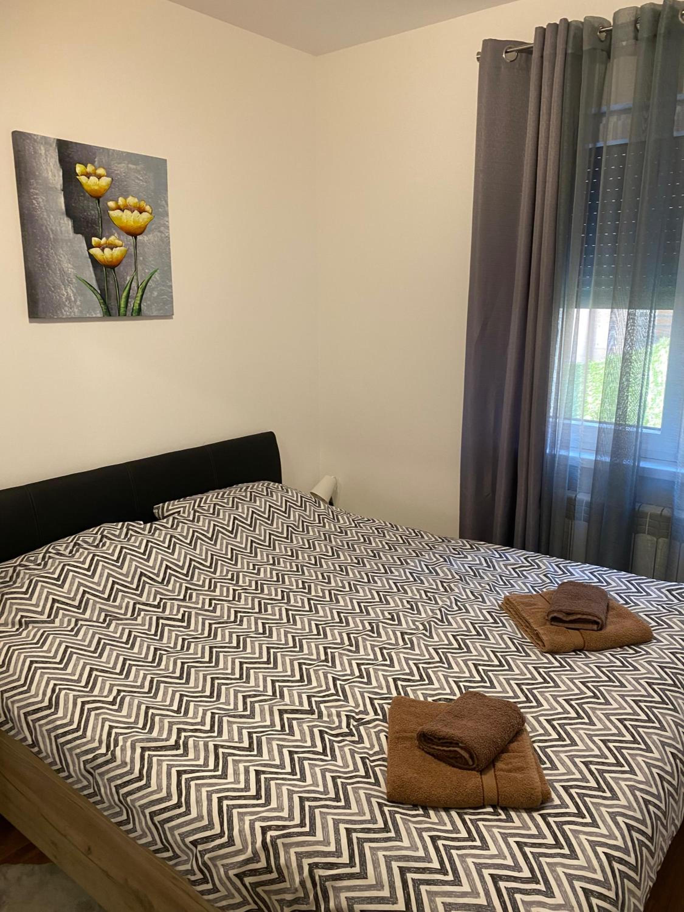 Two-Bedroom Apartment - Photo 9