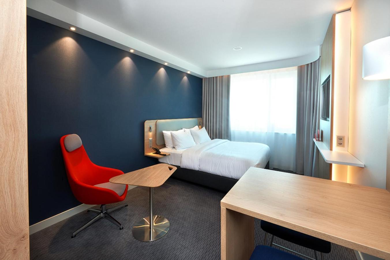 Queen Suite - Photo 4