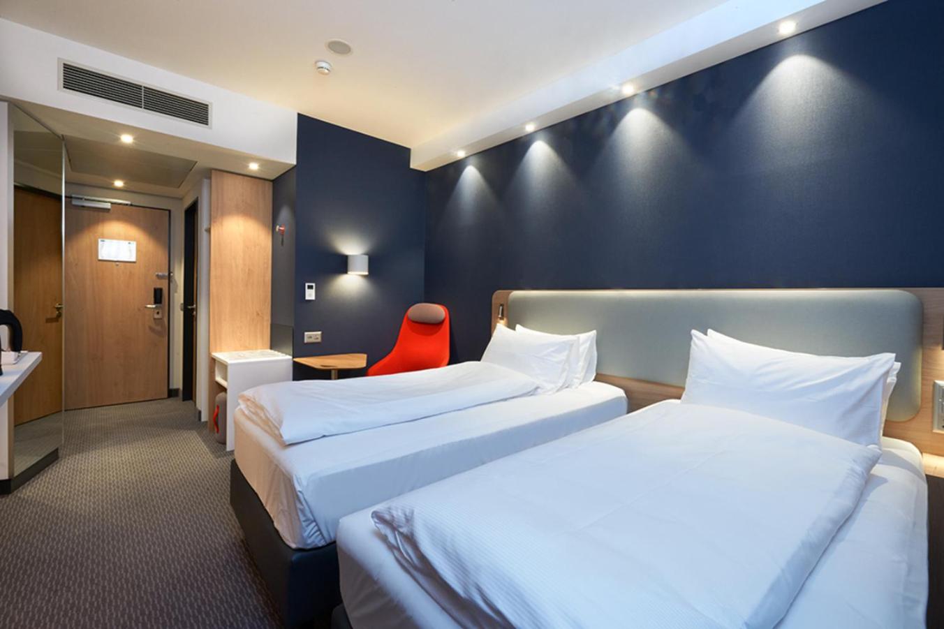 Standard Room with Two Single Beds - Photo 1