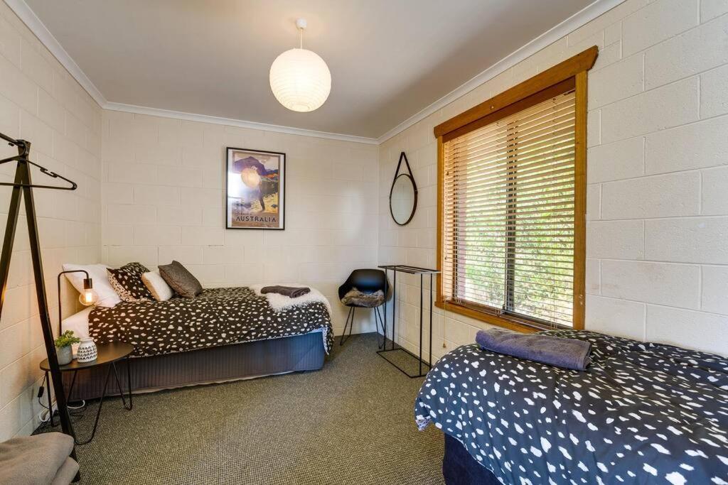 Three-Bedroom House photo 2