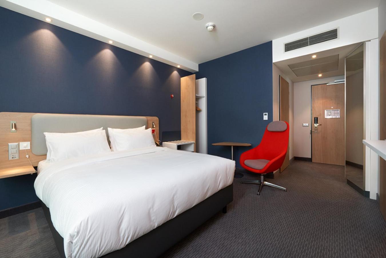 Standard Queen Room - Photo 1