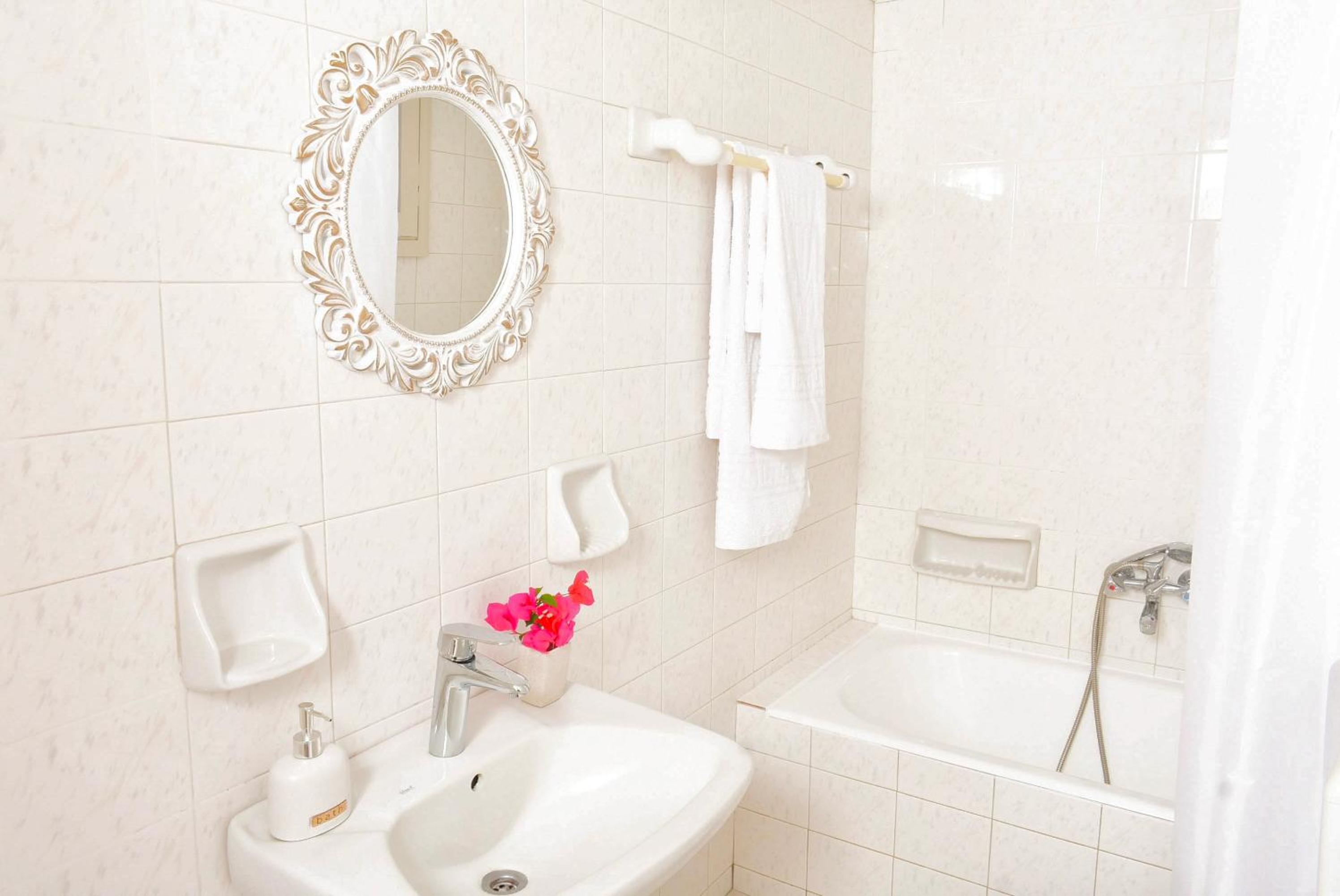 Double or Twin Room with Mountain View photo 3