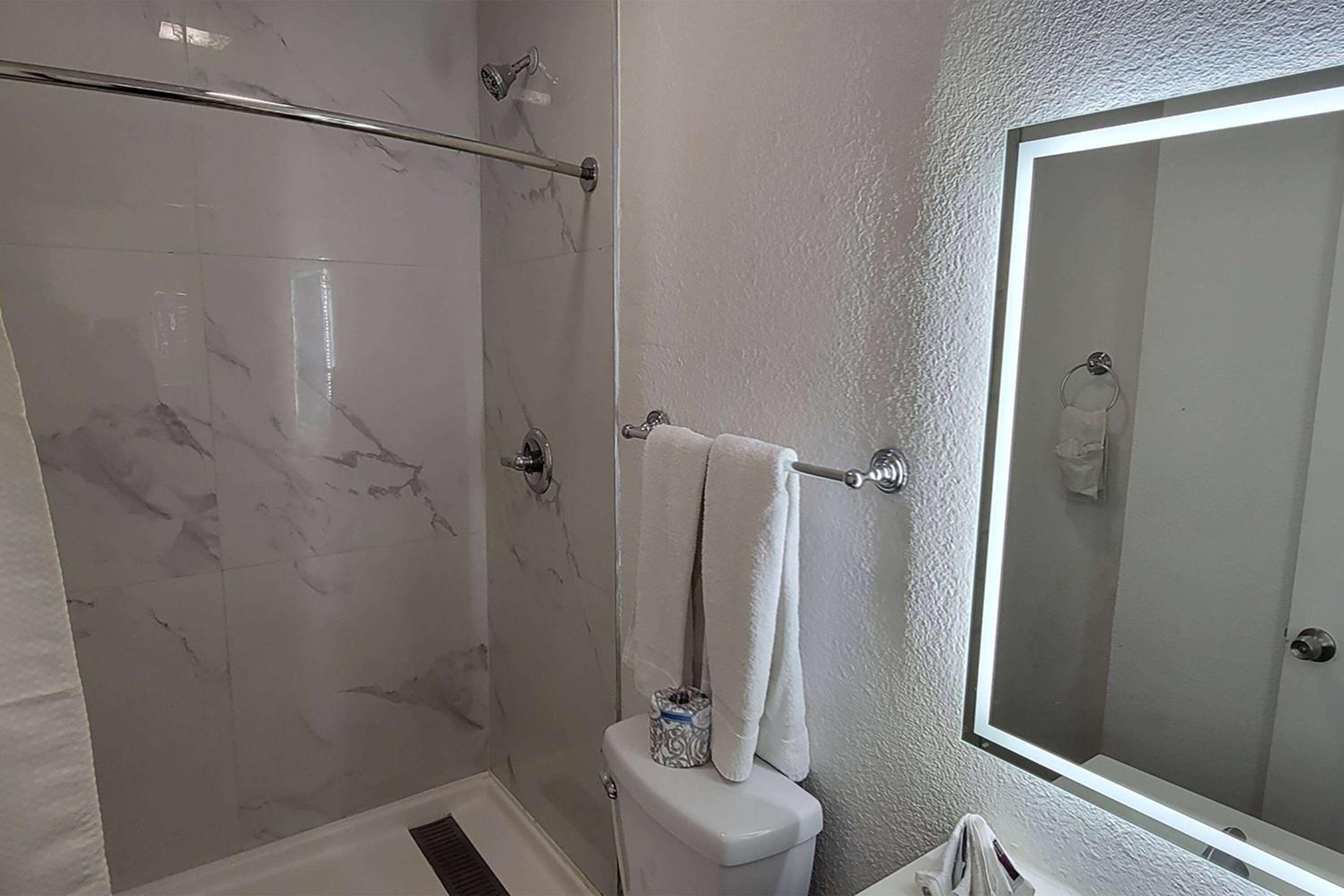 Suite with Two Double Beds - Non-Smoking - Photo 2