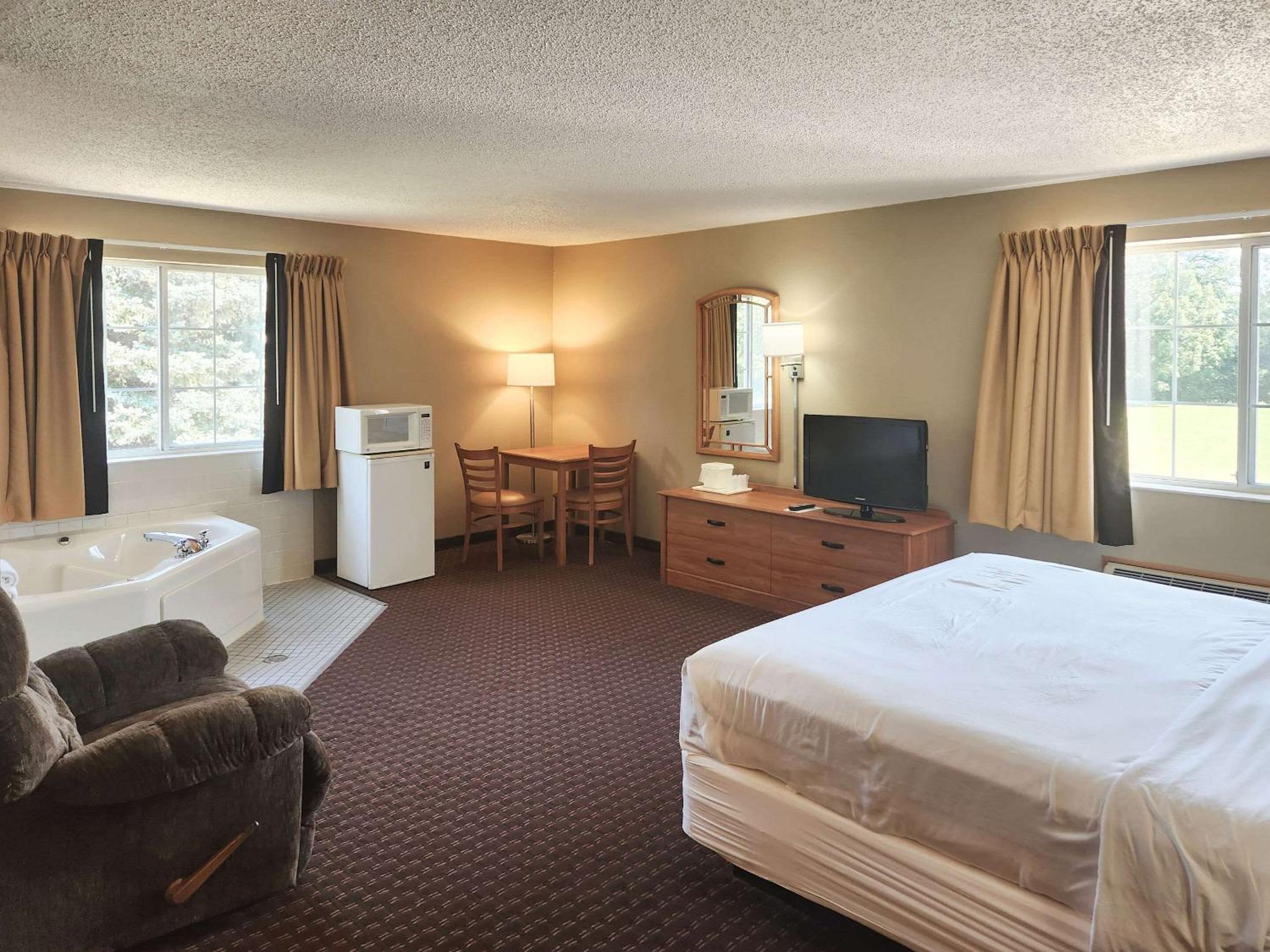 King Suite With Spa Bath photo 1