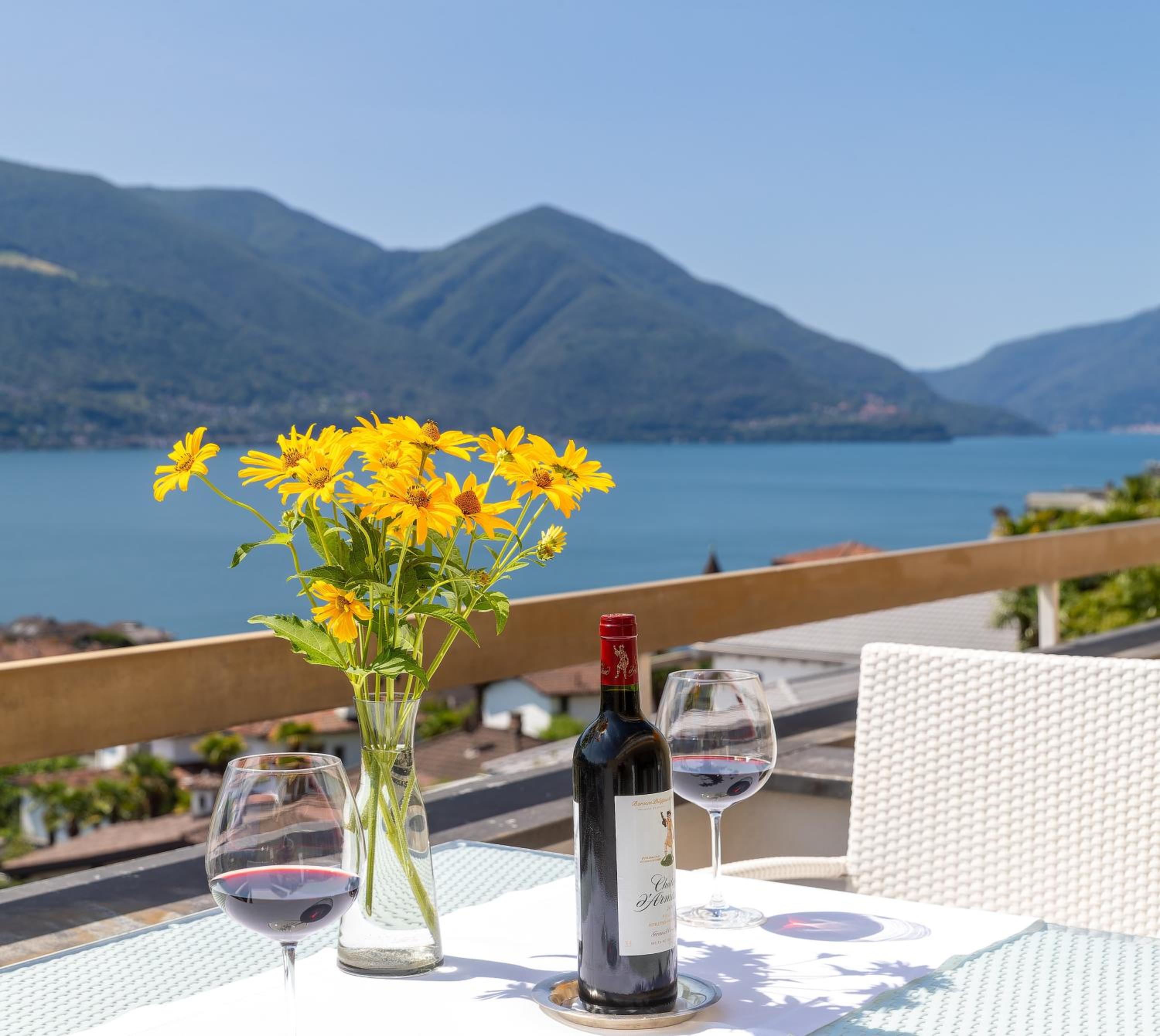Superior Double Room with Balcony and Lake View photo 2