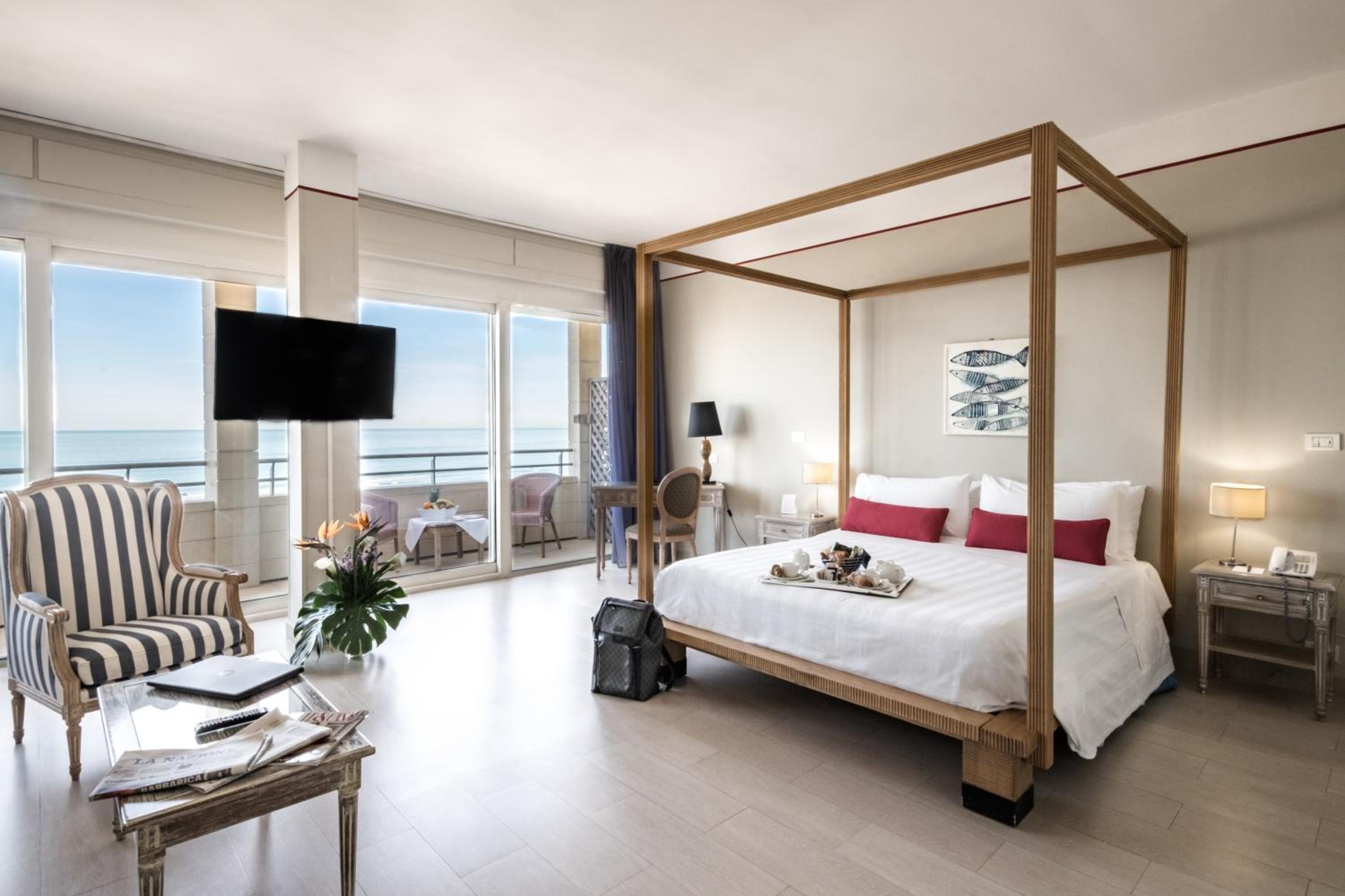 Junior Suite with Balcony - Photo 1
