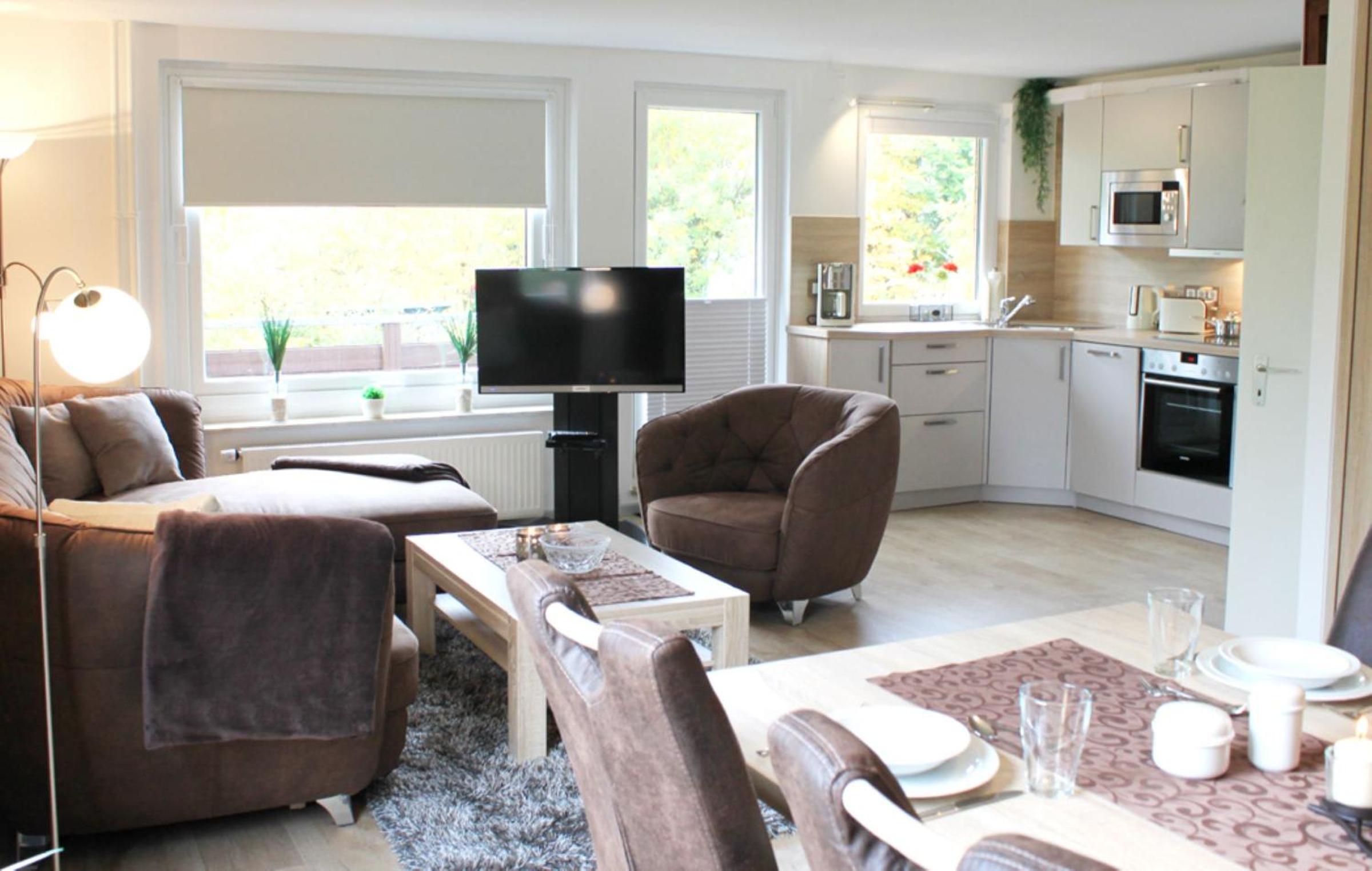 Apartment with Balcony - Photo 9
