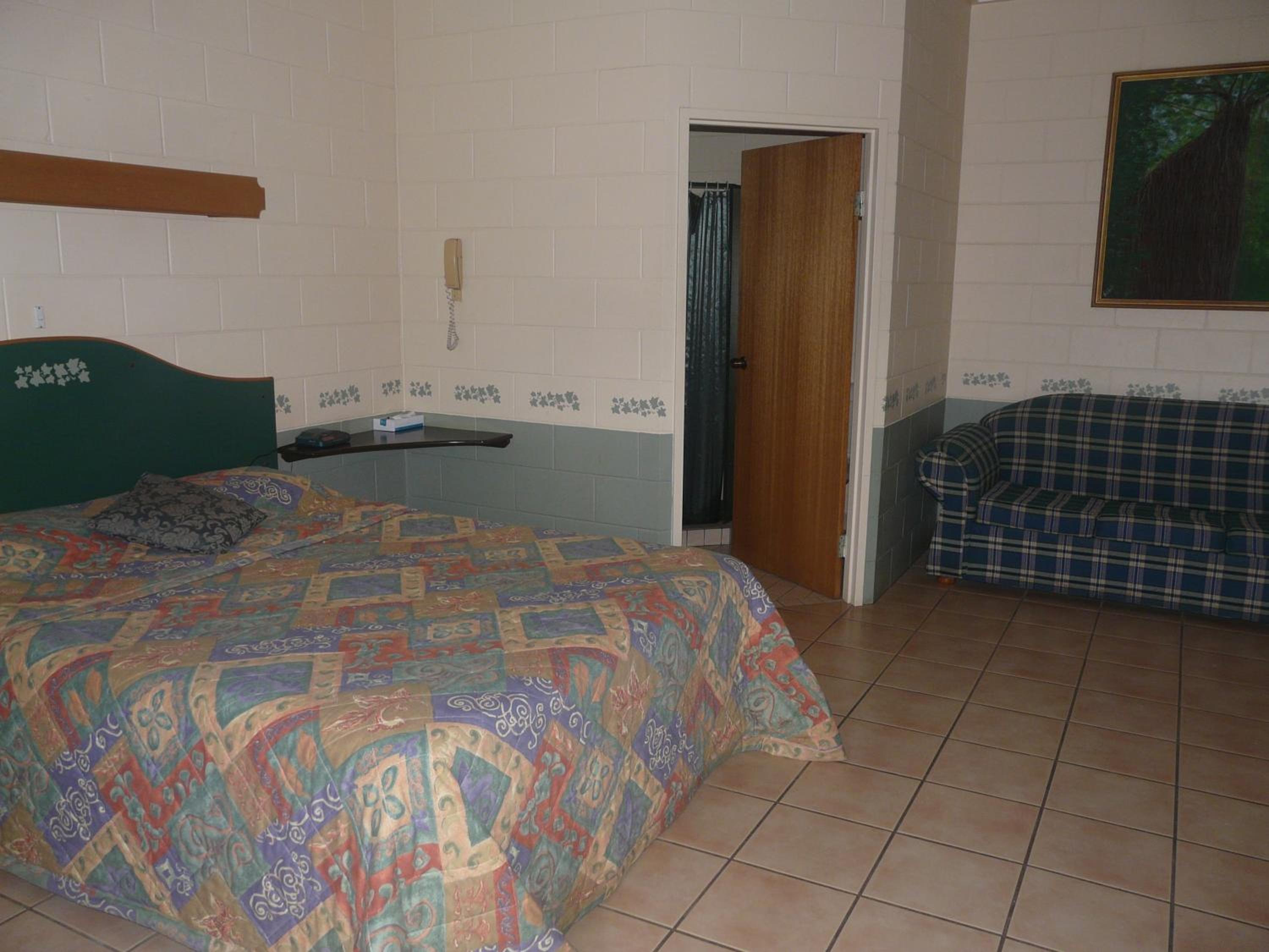 Queen Room photo 2