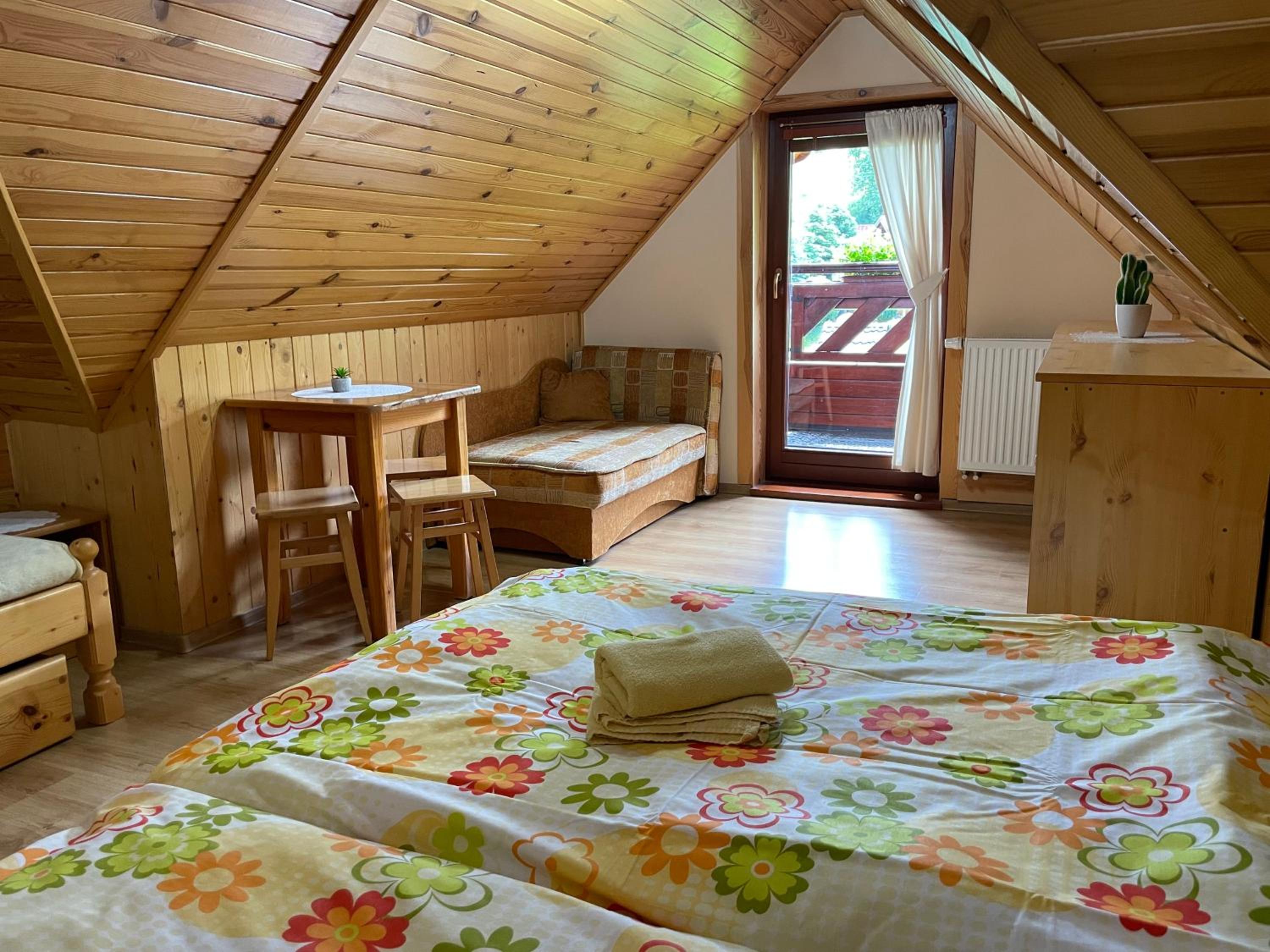 Family Room with Mountain View photo 3