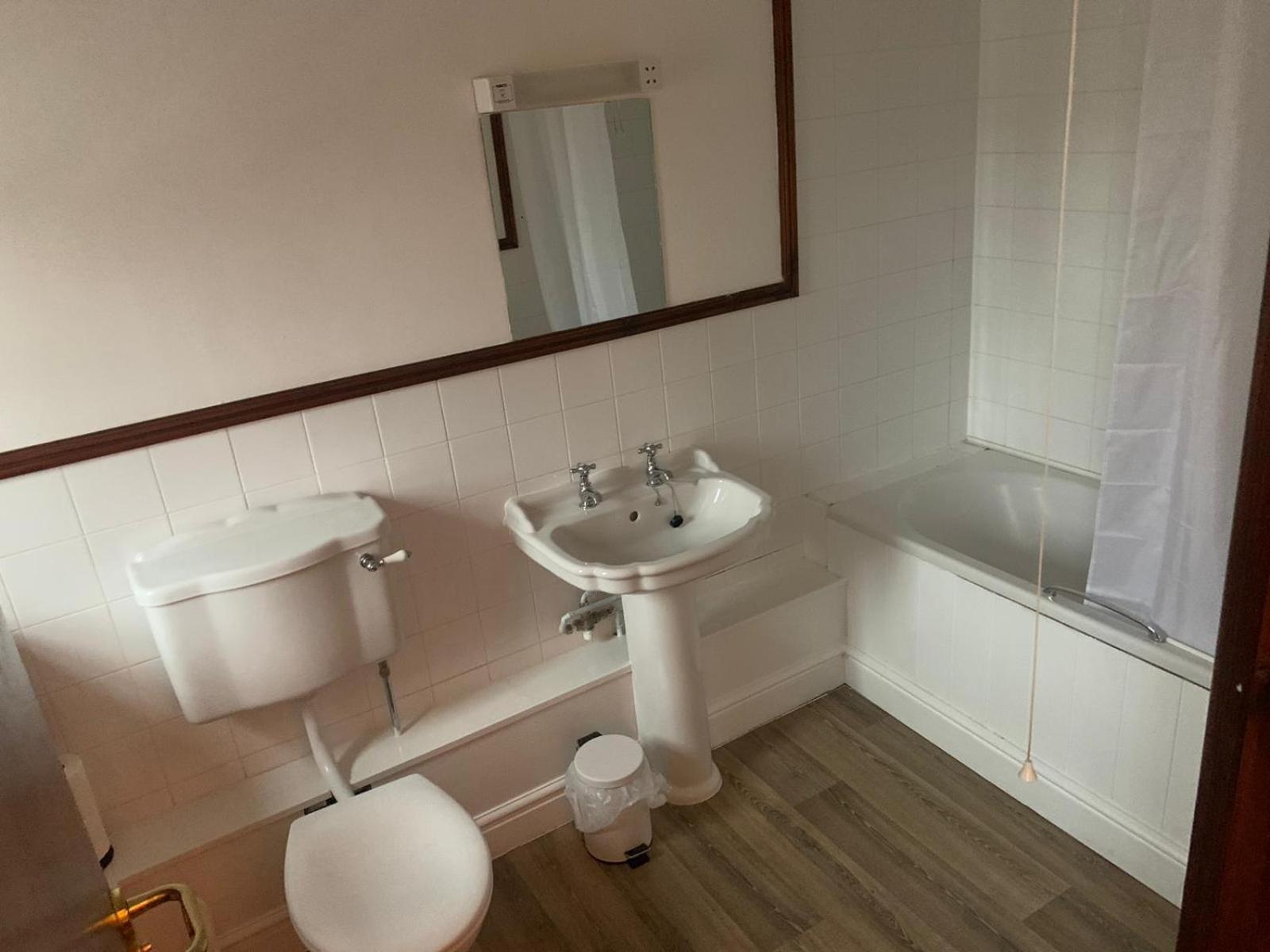 Standard Double Room - Photo 14
