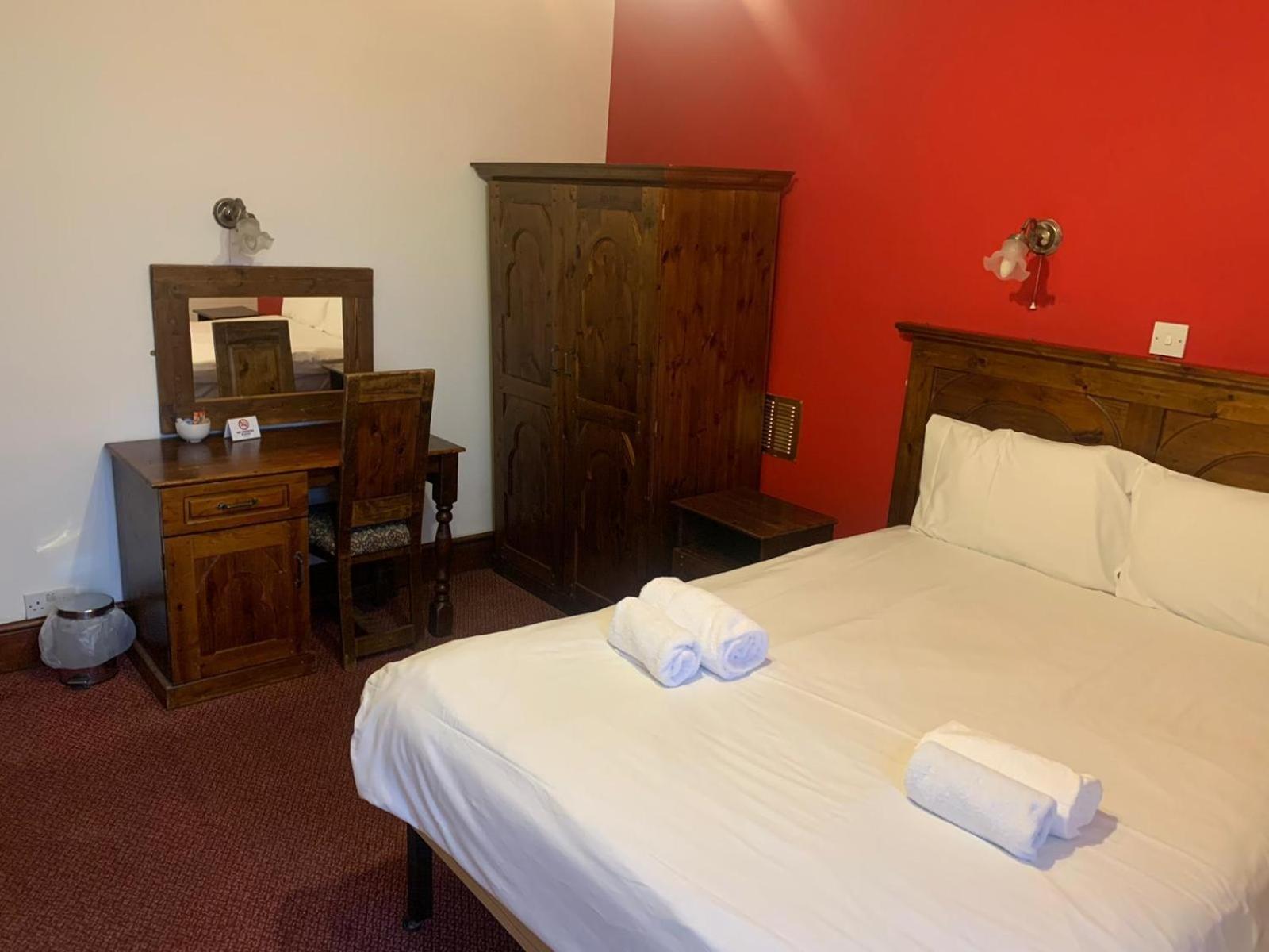 Standard Double Room - Photo 12
