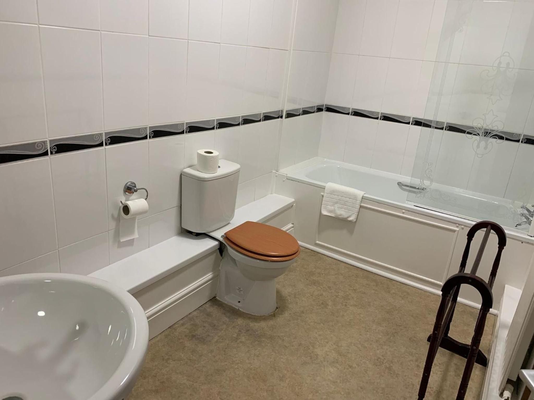 Standard Double Room - Photo 13