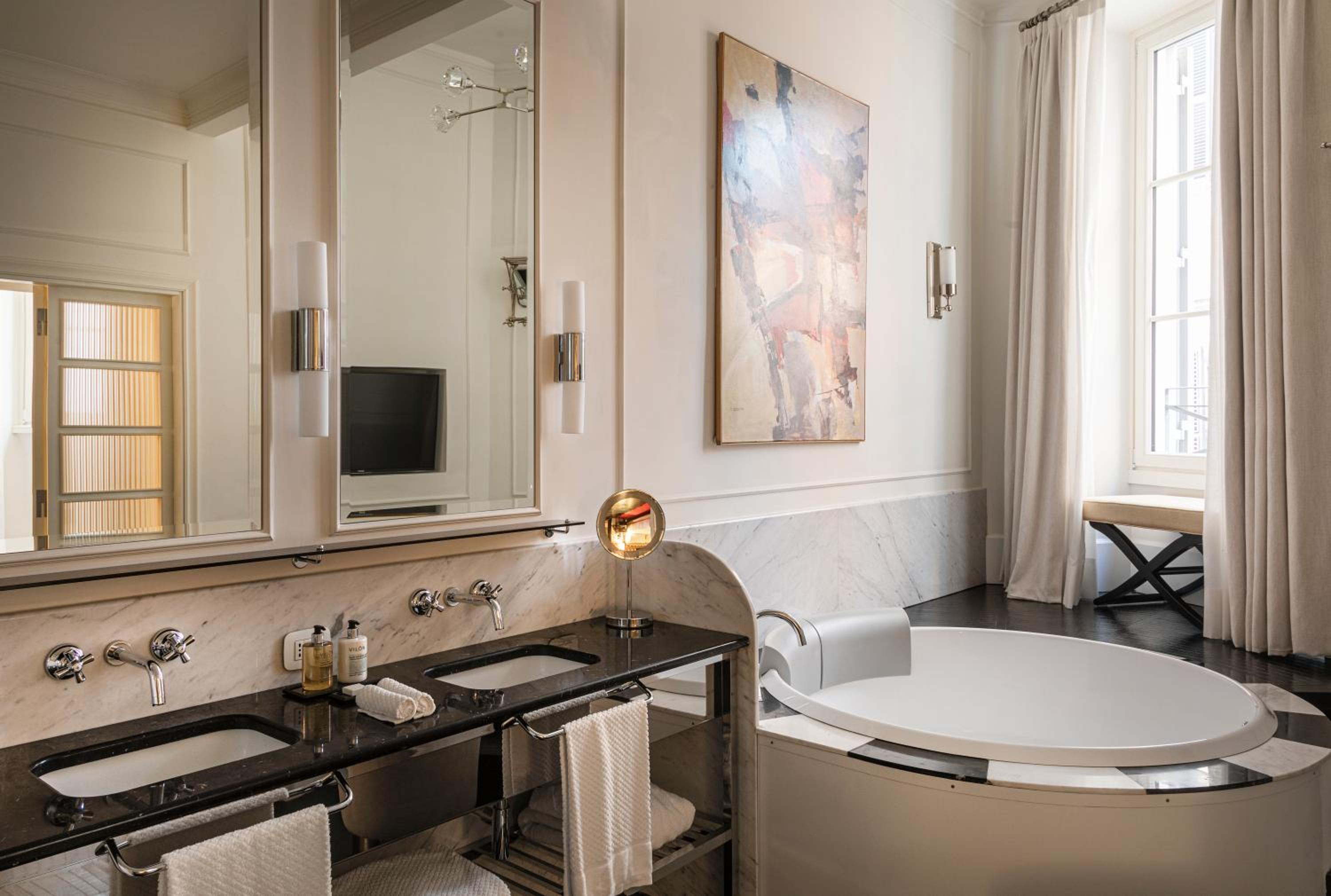 Suite with City View photo 2