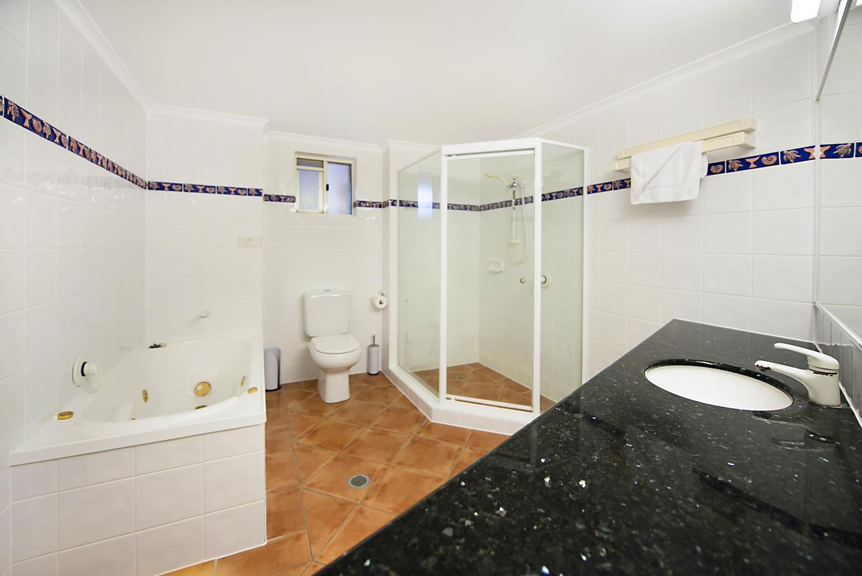 Deluxe Ground Floor Ocean View Apartment photo 3