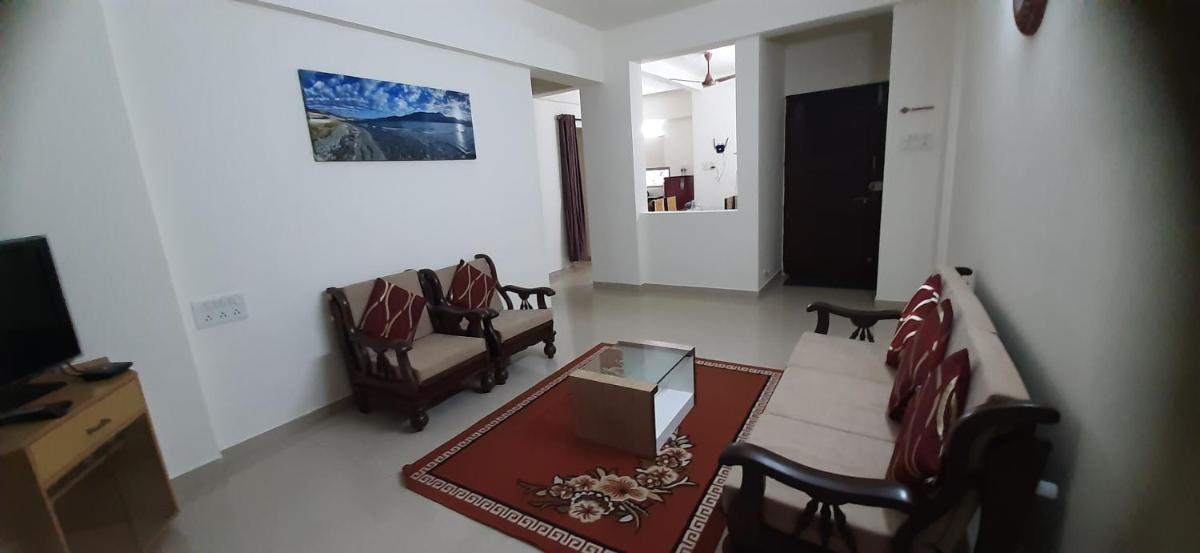 Apartment with Balcony photo 2