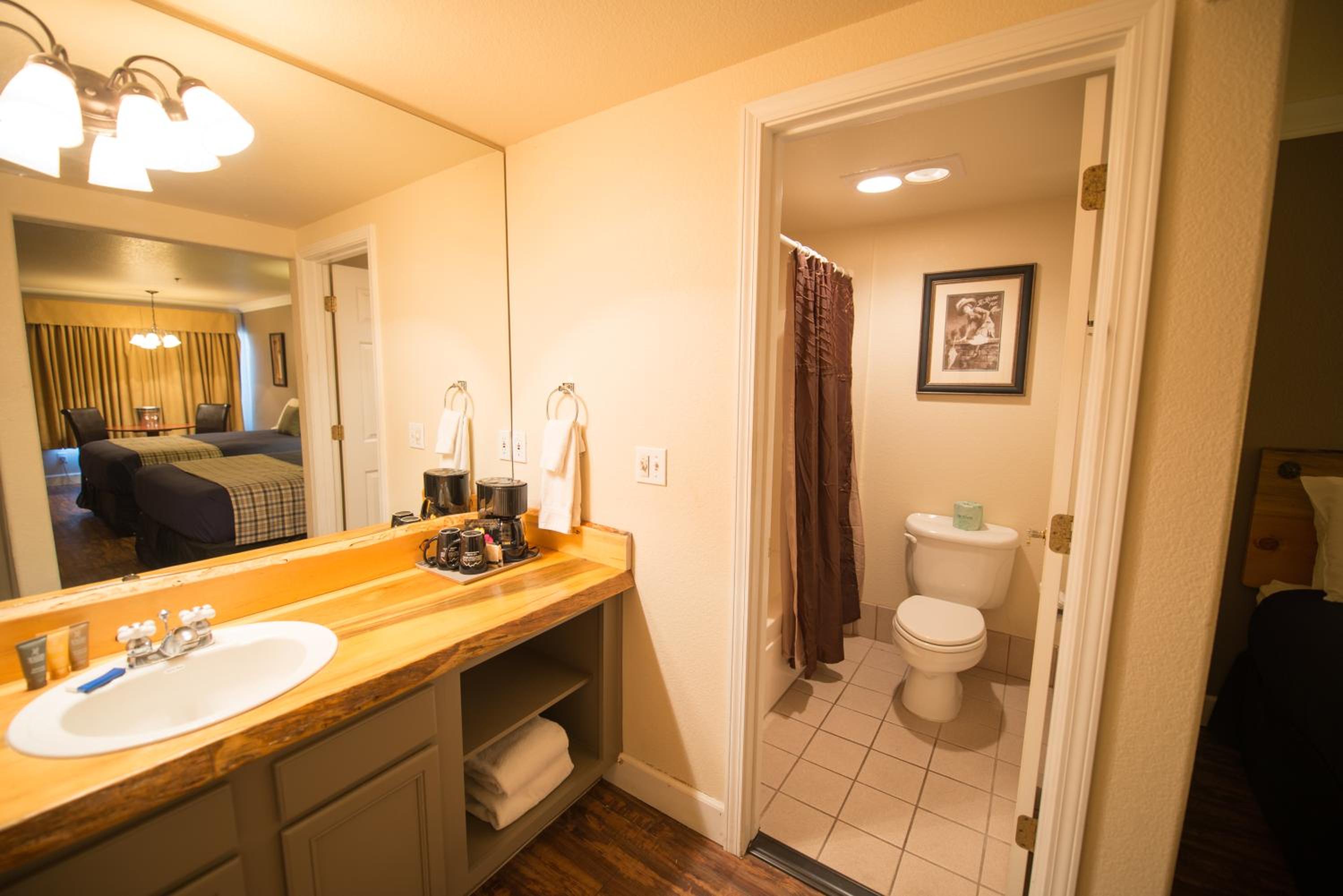 Superior King Room, Second Floor (No Pets) - Photo 2