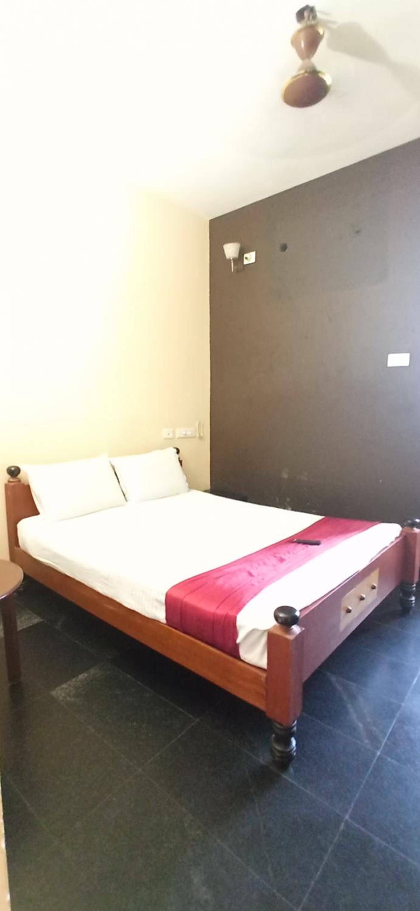 Budget Double Room - Photo 2