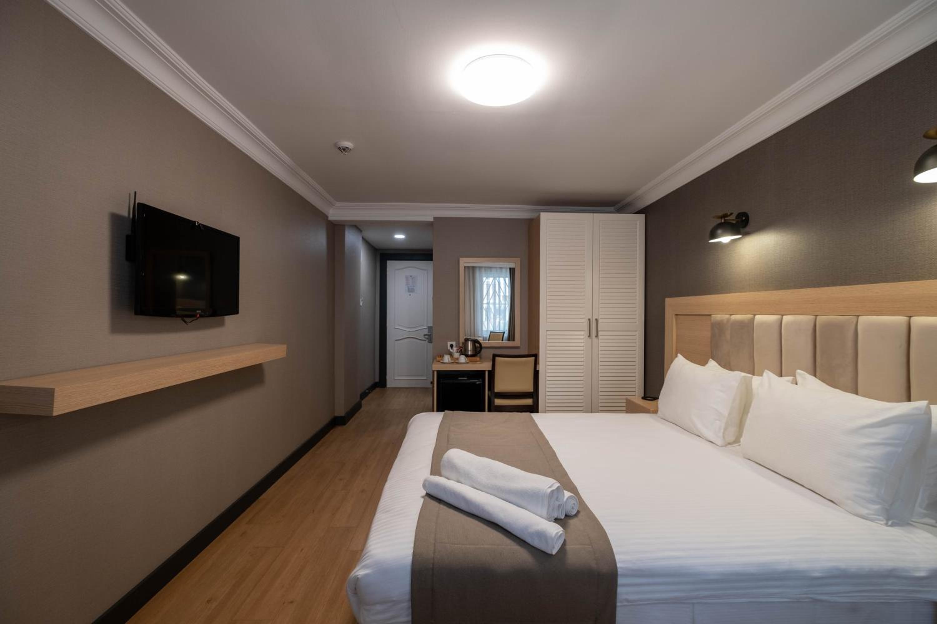 Deluxe Double Room photo 2