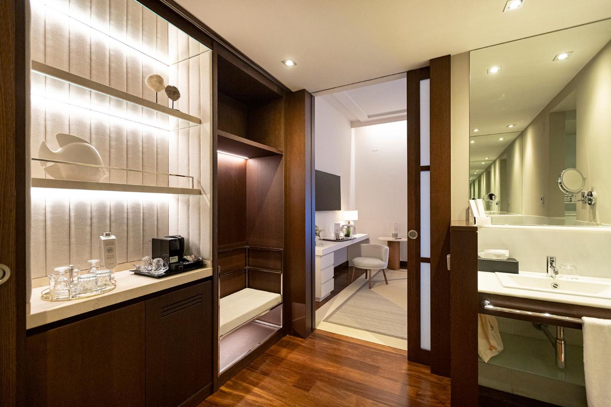 Superior Double or Twin Room - Photo 3