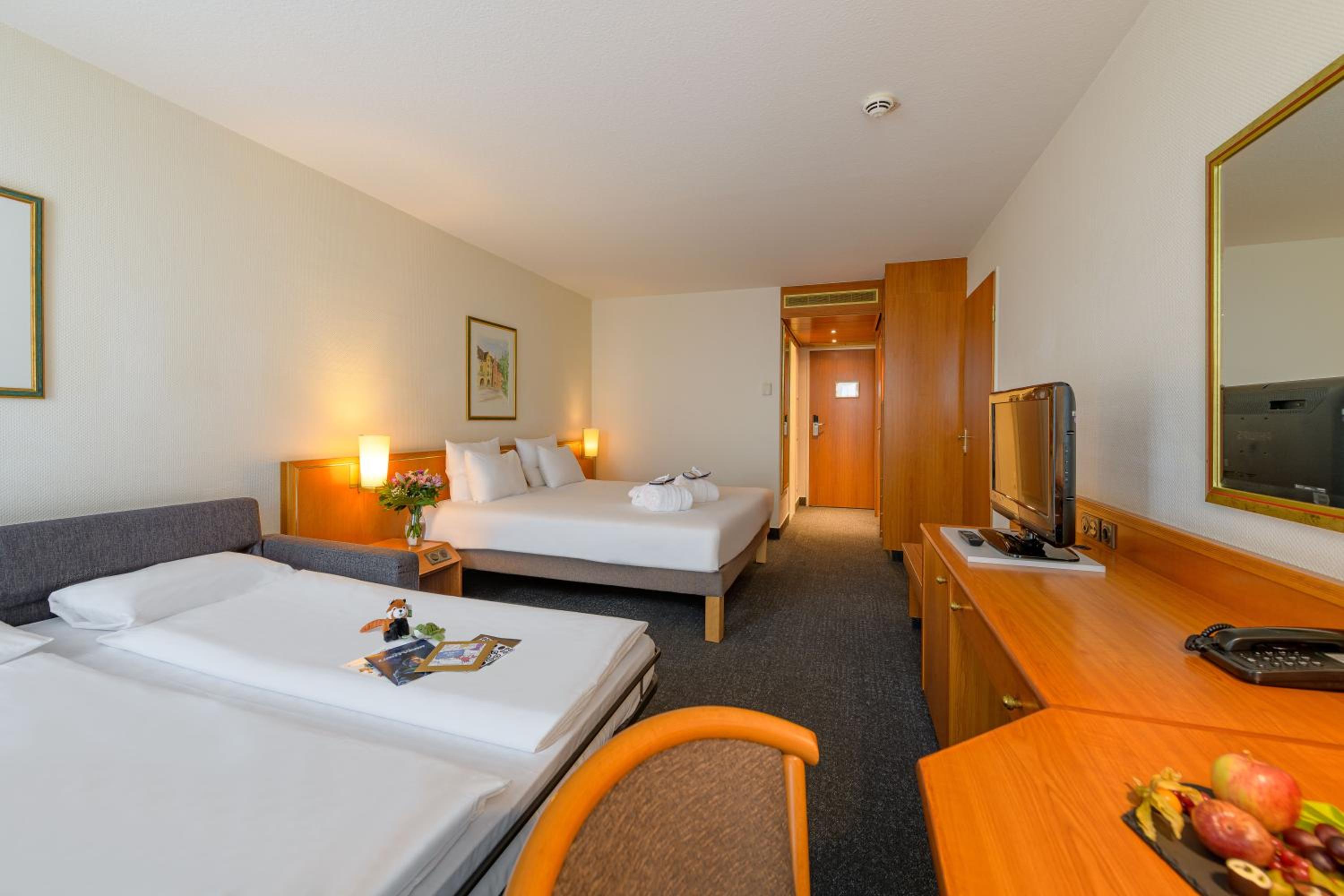 Superior Double Room with Sofa Bed - Photo 3