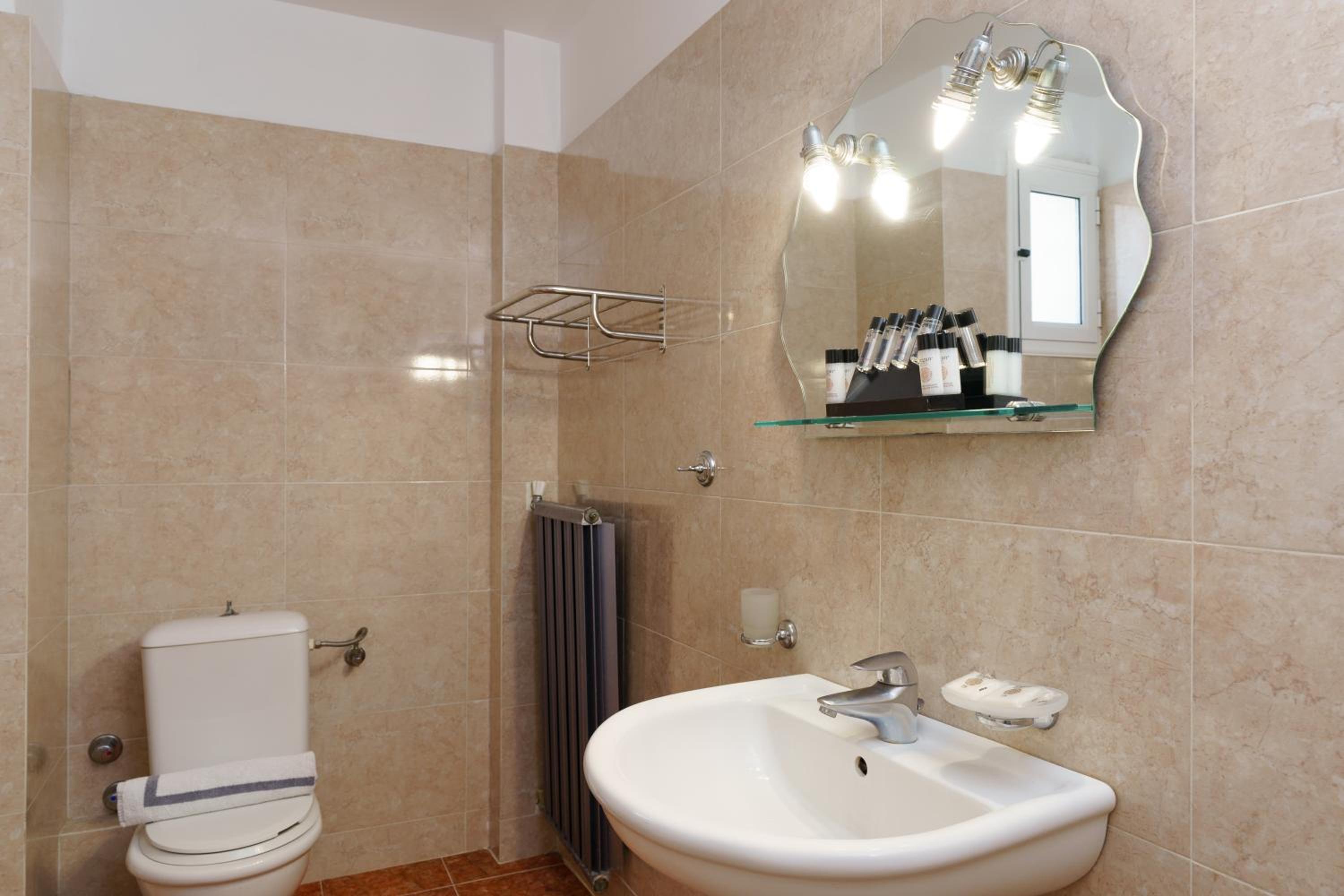 Standard Triple Room photo 2
