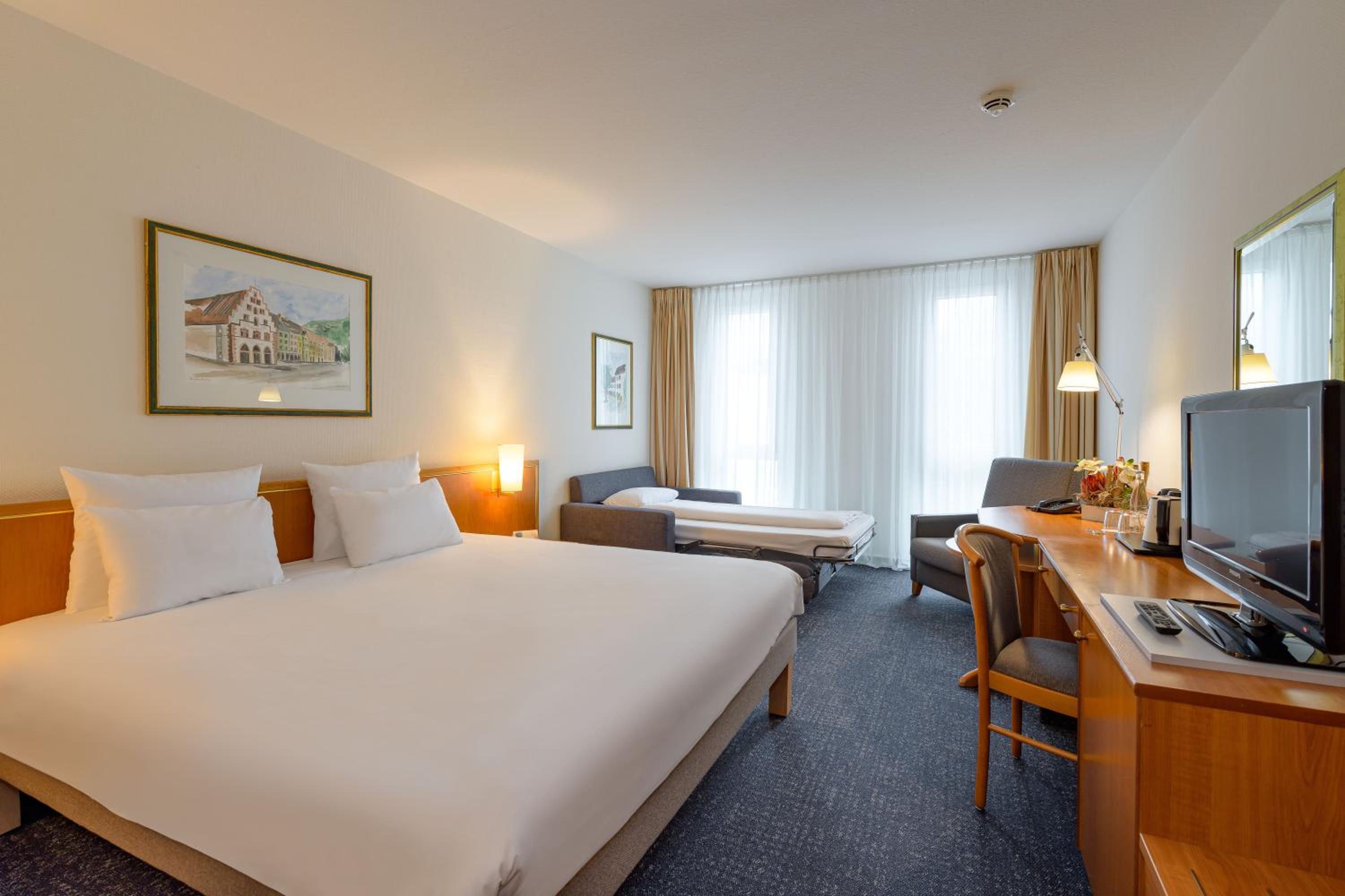 Standard Double Room with Sofa Bed - Photo 6