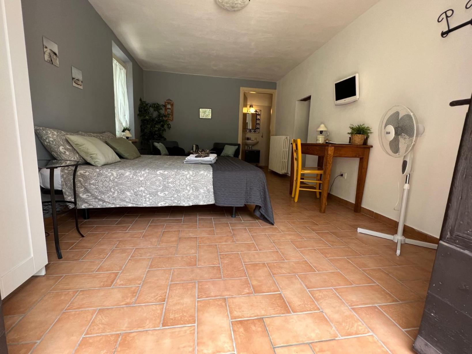 Double Room With Private Bathroom photo 2